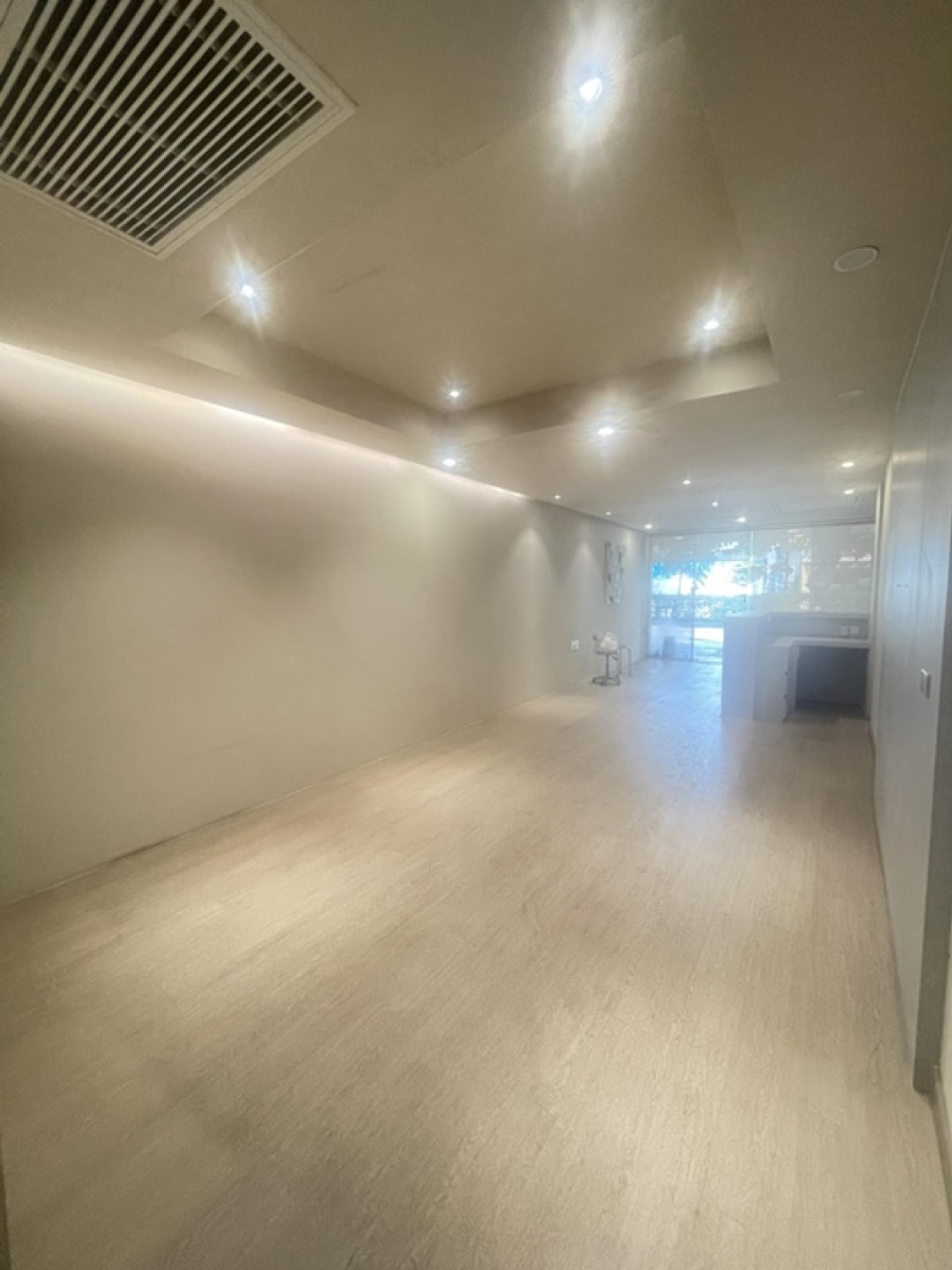 For SaleShop HouseSukhumvit, Asoke, Thonglor : Commercial building for sale Next to Sukhumvit Road
2 couples looking for 4 and a half floors, hit through near BTS Phra Khanong, good condition.