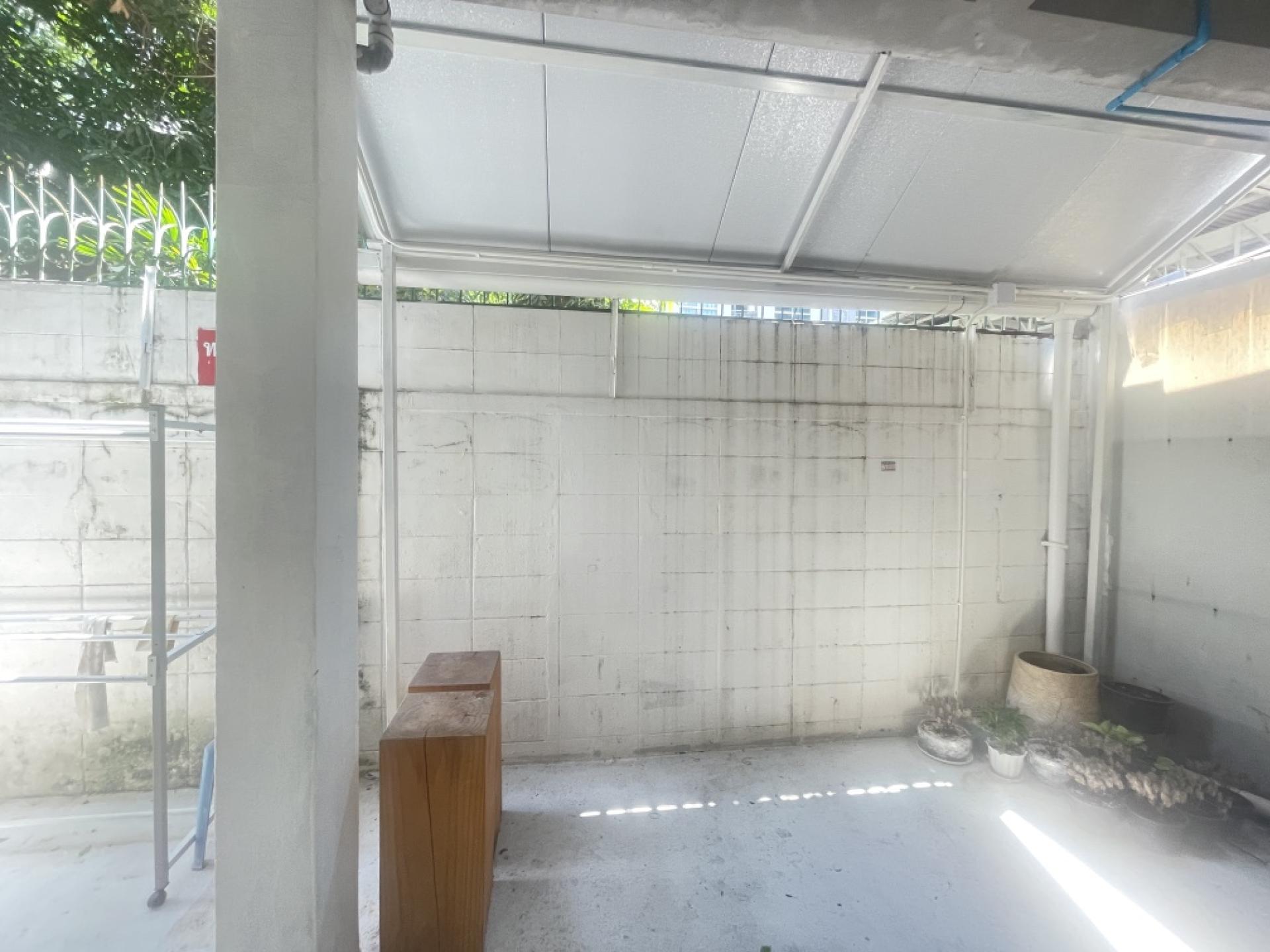 For SaleShop HouseSukhumvit, Asoke, Thonglor : Commercial building for sale Next to Sukhumvit Road
2 couples looking for 4 and a half floors, hit through near BTS Phra Khanong, good condition.