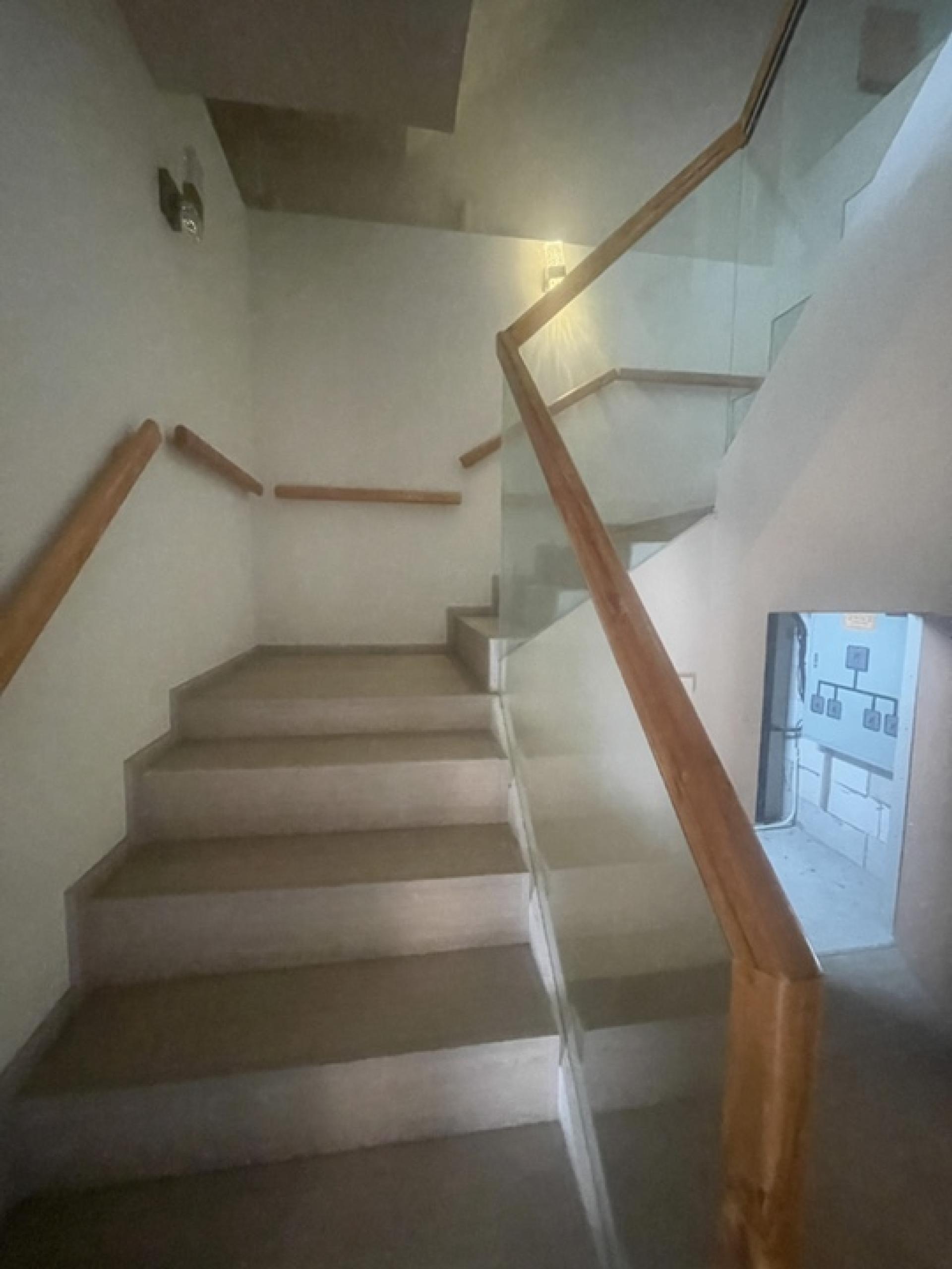 For SaleShop HouseSukhumvit, Asoke, Thonglor : Commercial building for sale Next to Sukhumvit Road
2 couples looking for 4 and a half floors, hit through near BTS Phra Khanong, good condition.