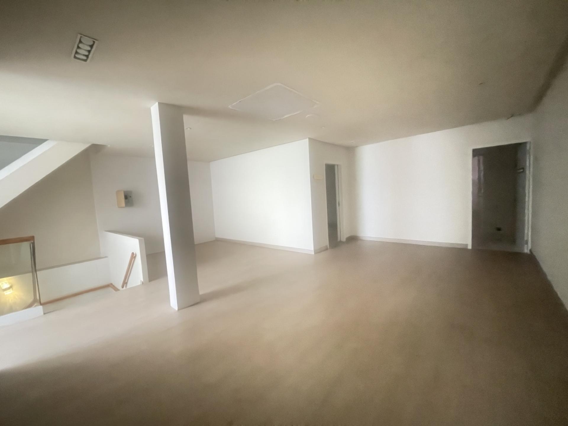 For SaleShop HouseSukhumvit, Asoke, Thonglor : Commercial building for sale Next to Sukhumvit Road
2 couples looking for 4 and a half floors, hit through near BTS Phra Khanong, good condition.