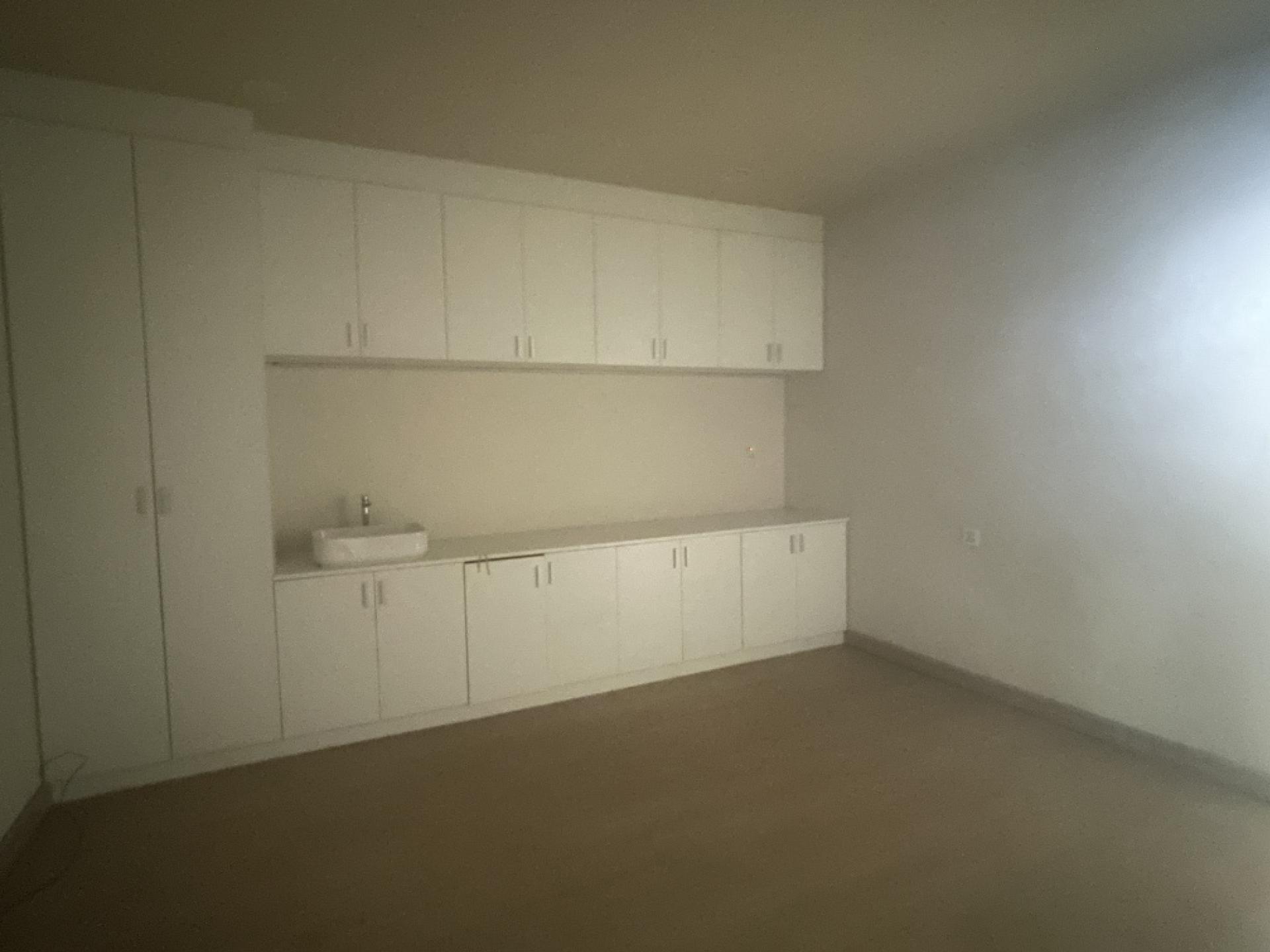 For SaleShop HouseSukhumvit, Asoke, Thonglor : Commercial building for sale Next to Sukhumvit Road
2 couples looking for 4 and a half floors, hit through near BTS Phra Khanong, good condition.