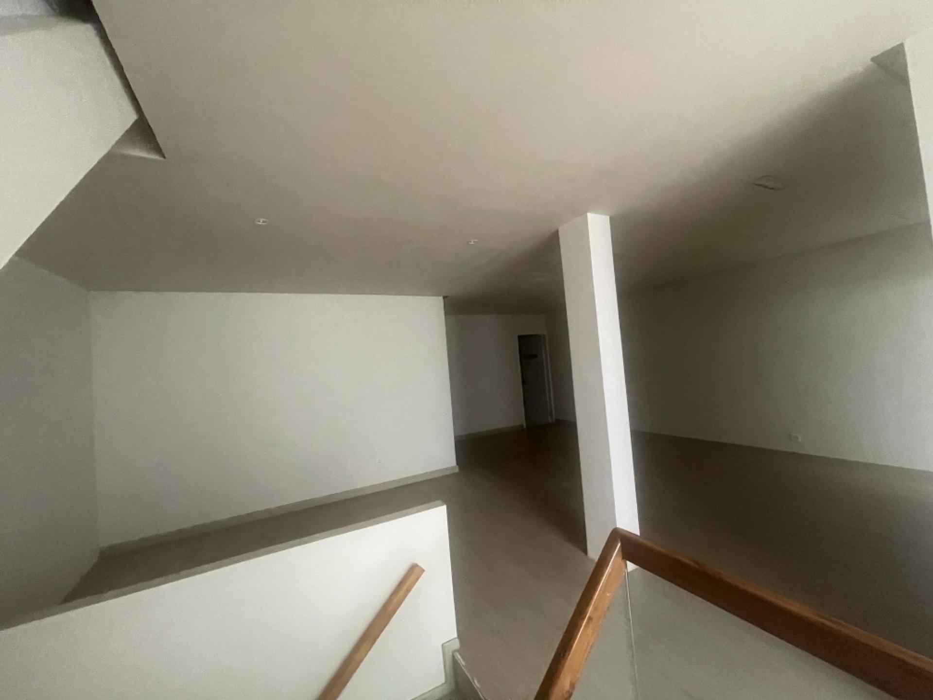 For SaleShop HouseSukhumvit, Asoke, Thonglor : Commercial building for sale Next to Sukhumvit Road
2 couples looking for 4 and a half floors, hit through near BTS Phra Khanong, good condition.