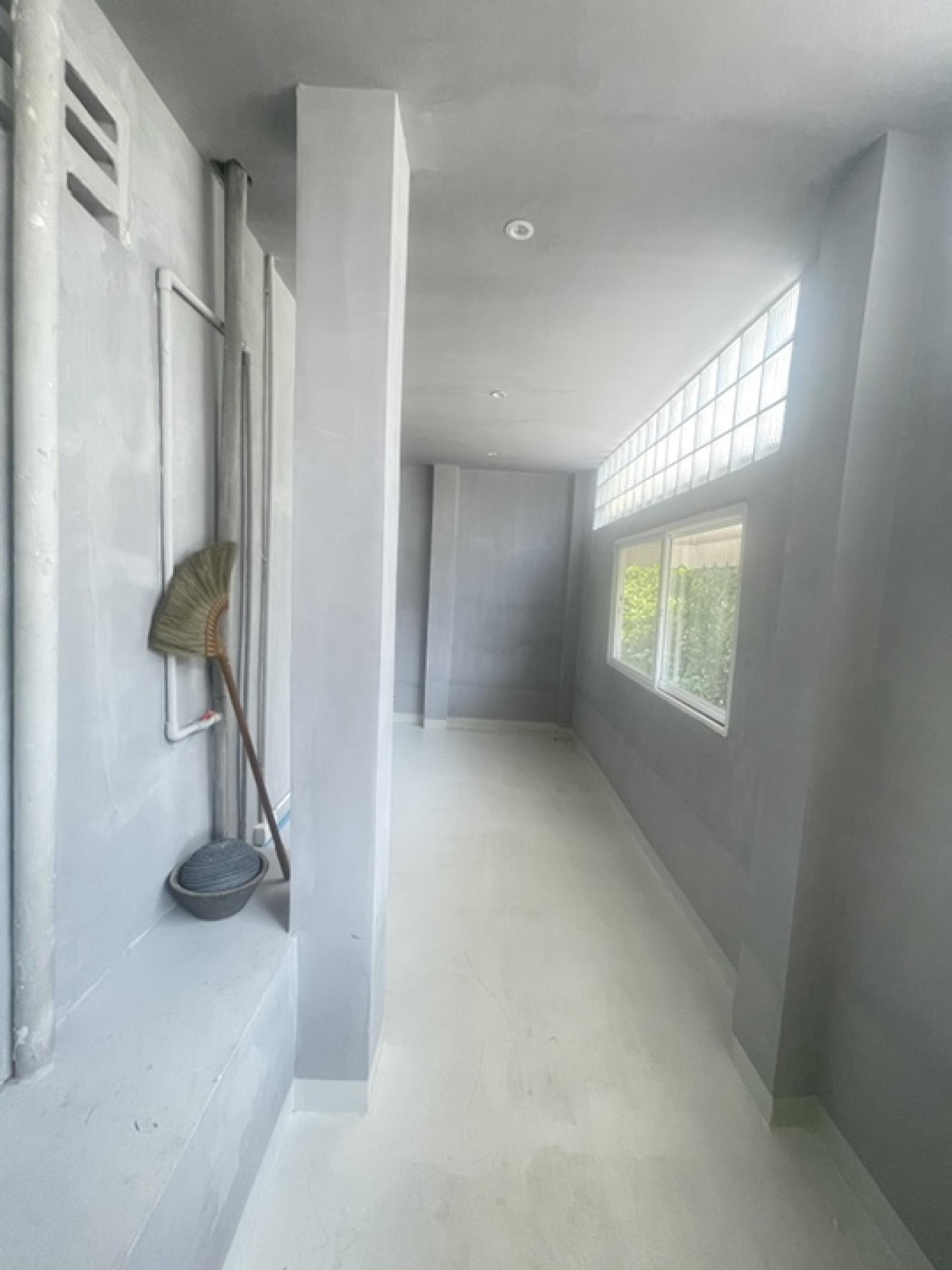 For SaleShop HouseSukhumvit, Asoke, Thonglor : Commercial building for sale Next to Sukhumvit Road
2 couples looking for 4 and a half floors, hit through near BTS Phra Khanong, good condition.