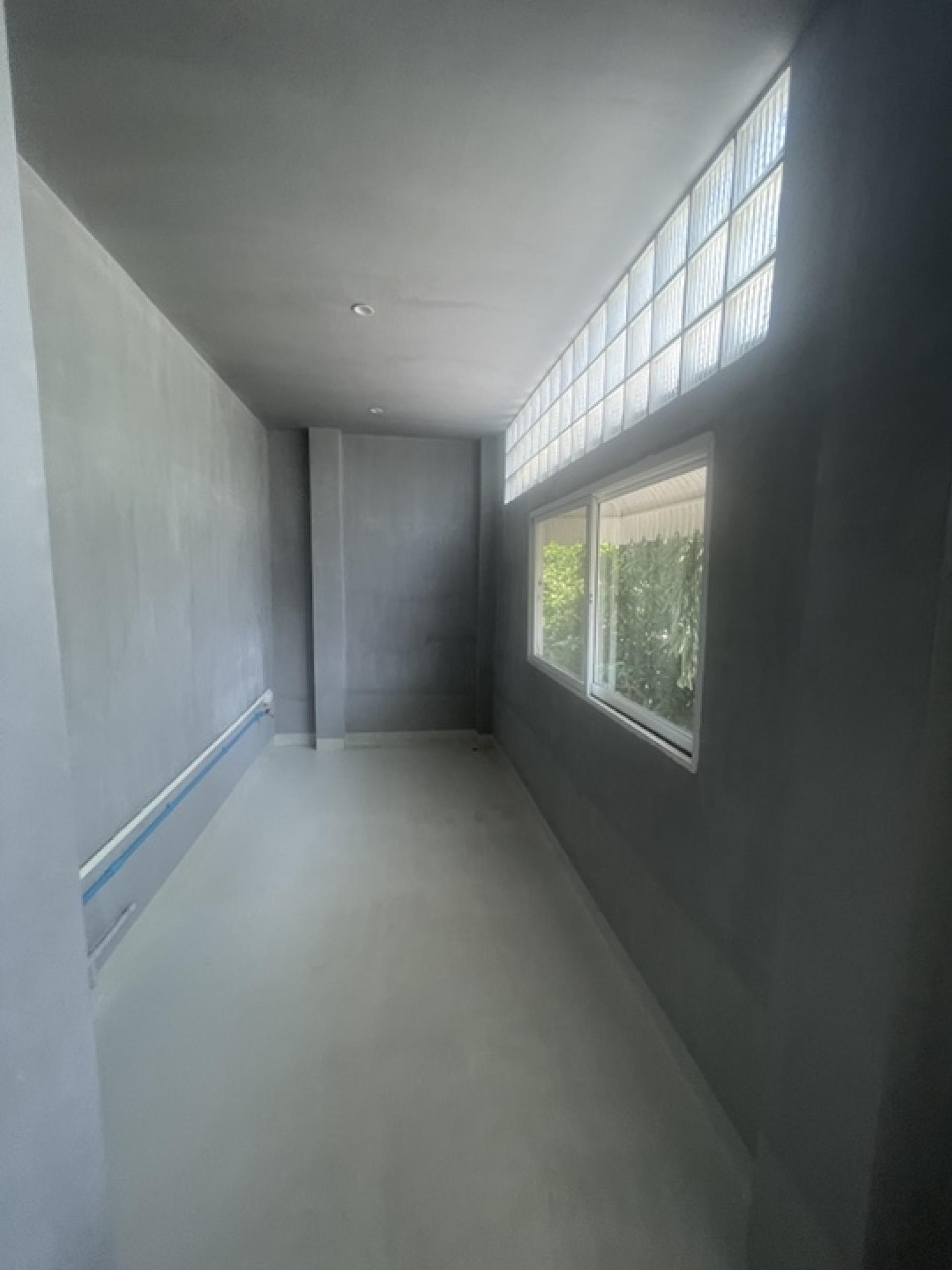 For SaleShop HouseSukhumvit, Asoke, Thonglor : Commercial building for sale Next to Sukhumvit Road
2 couples looking for 4 and a half floors, hit through near BTS Phra Khanong, good condition.