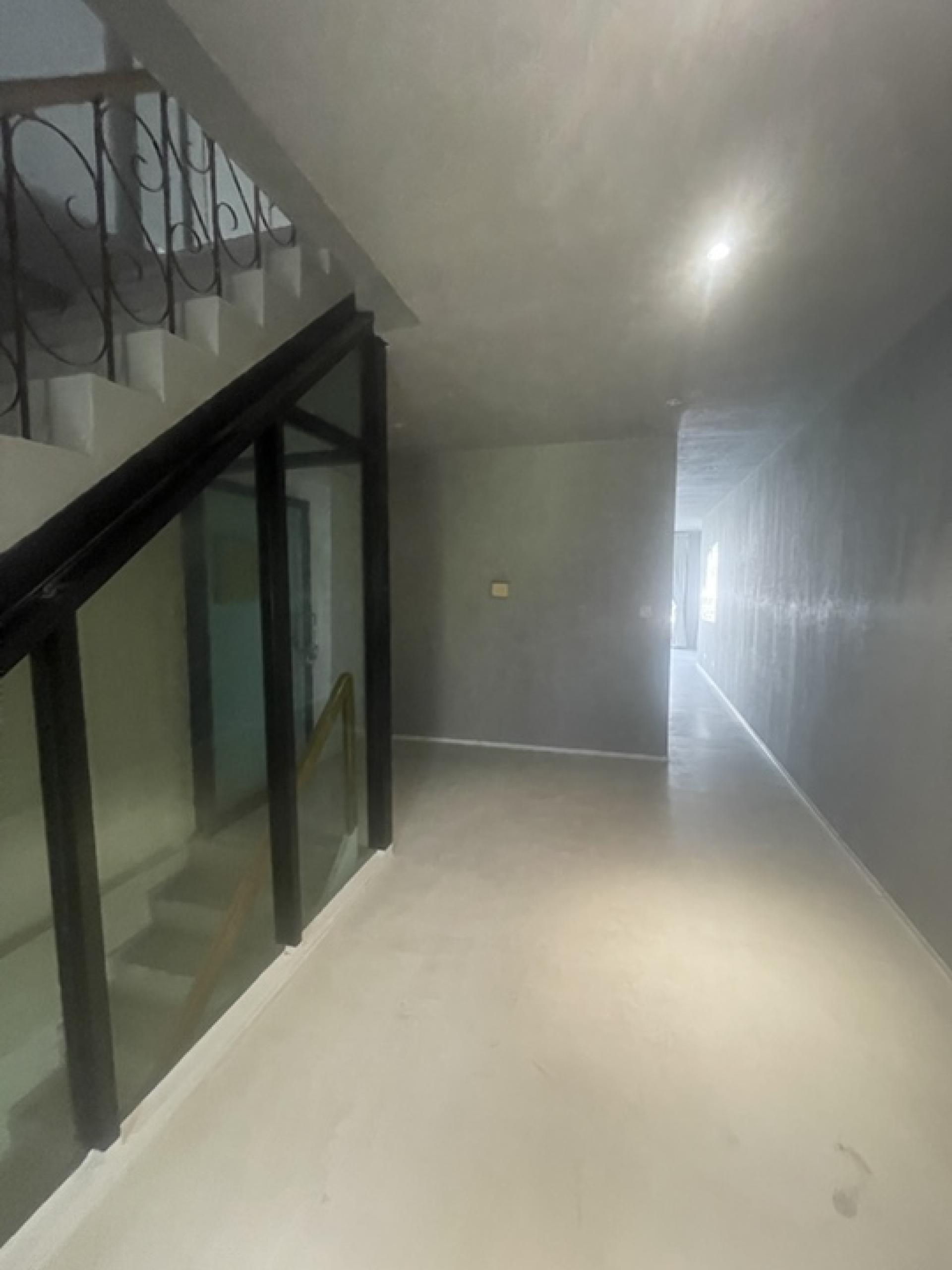 For SaleShop HouseSukhumvit, Asoke, Thonglor : Commercial building for sale Next to Sukhumvit Road
2 couples looking for 4 and a half floors, hit through near BTS Phra Khanong, good condition.