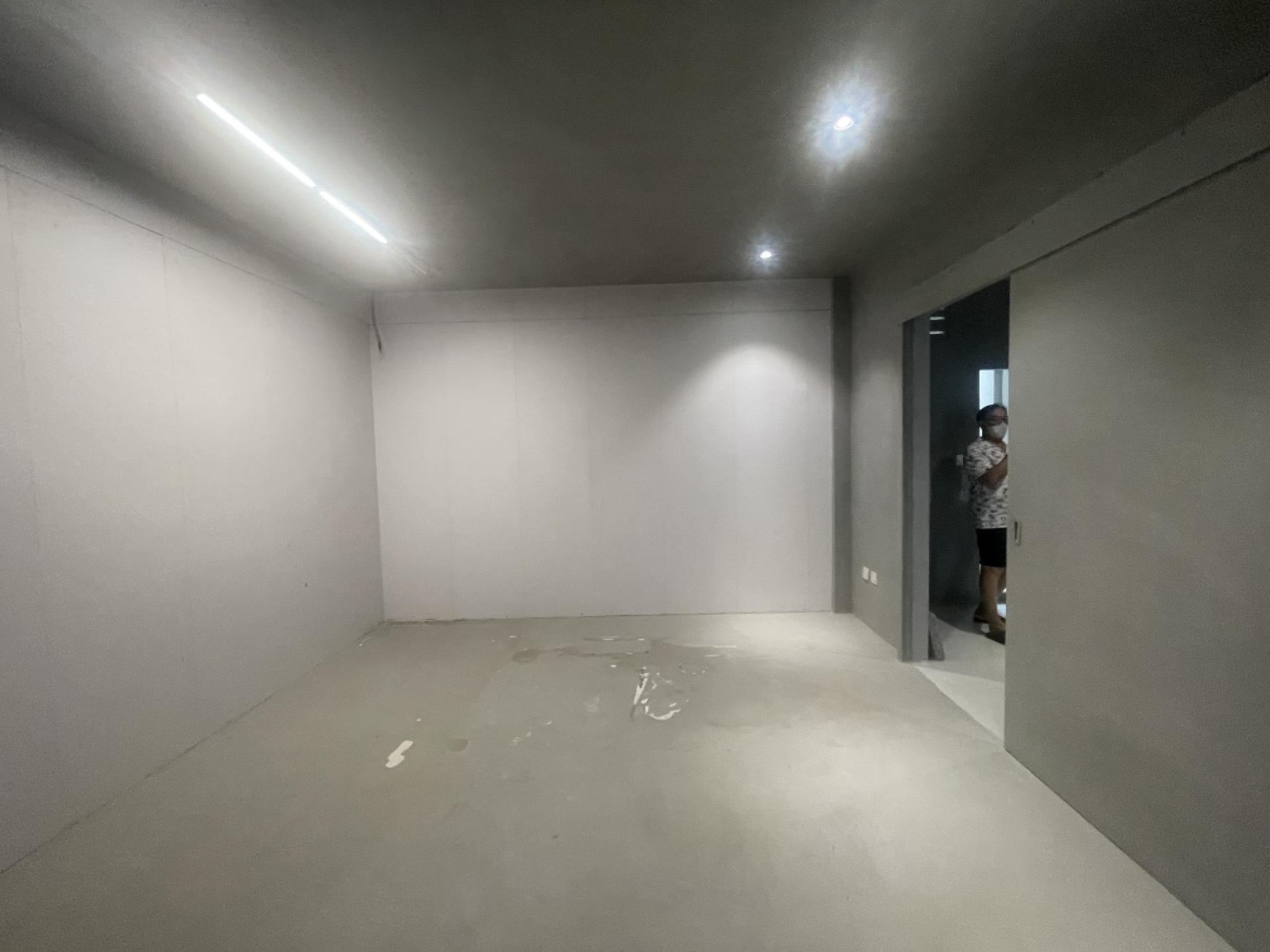 For SaleShop HouseSukhumvit, Asoke, Thonglor : Commercial building for sale Next to Sukhumvit Road
2 couples looking for 4 and a half floors, hit through near BTS Phra Khanong, good condition.