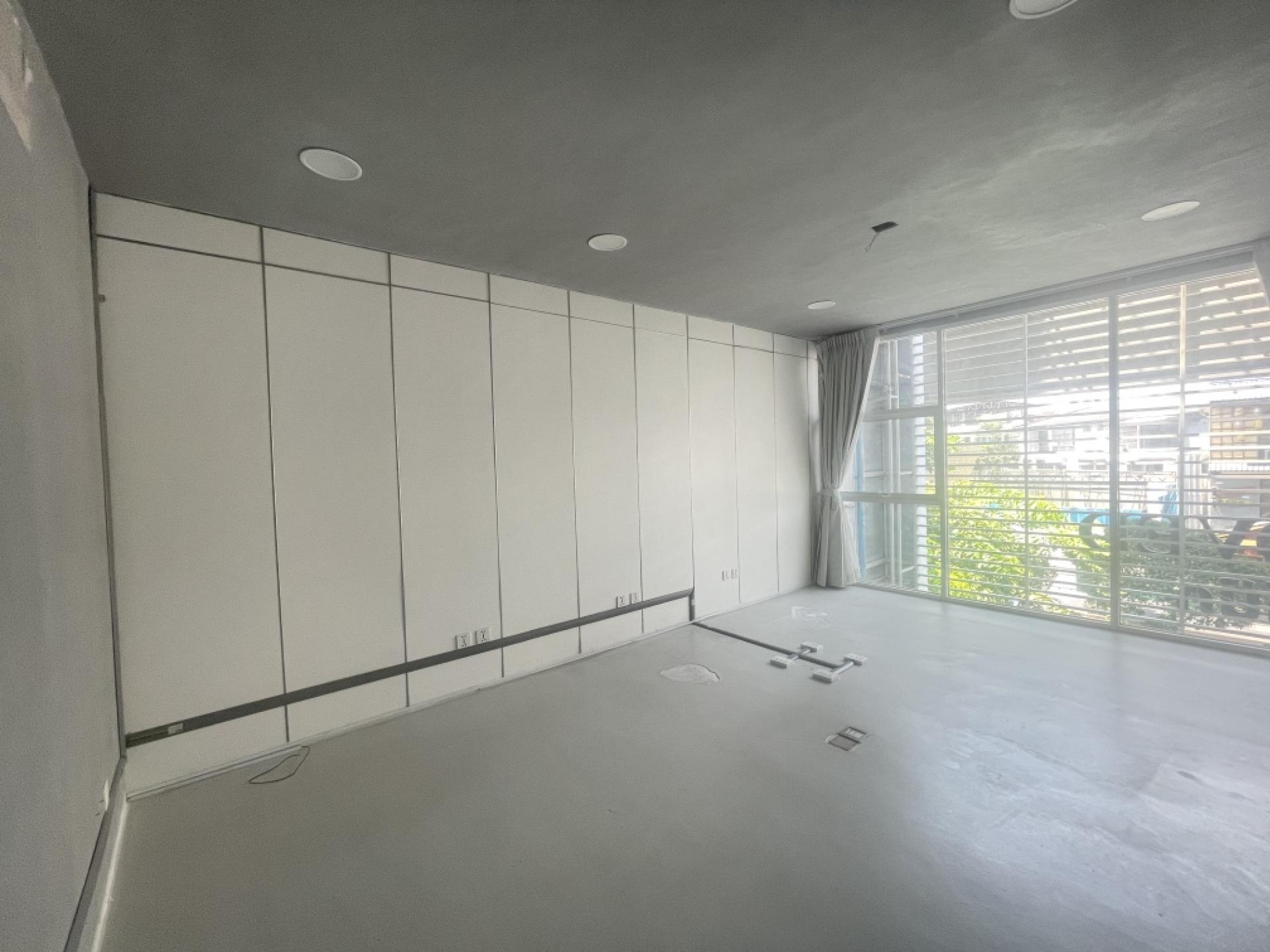 For SaleShop HouseSukhumvit, Asoke, Thonglor : Commercial building for sale Next to Sukhumvit Road
2 couples looking for 4 and a half floors, hit through near BTS Phra Khanong, good condition.