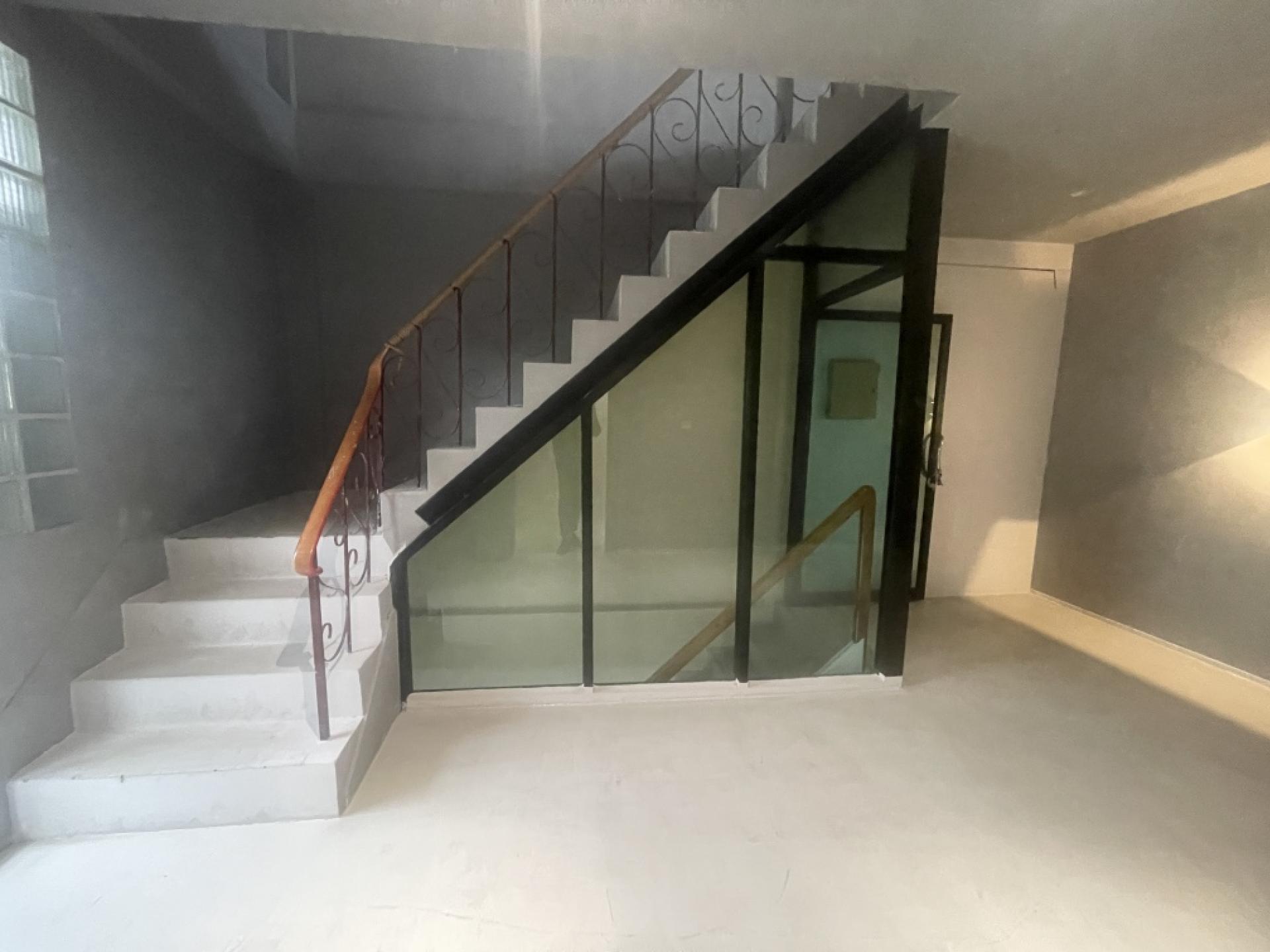 For SaleShop HouseSukhumvit, Asoke, Thonglor : Commercial building for sale Next to Sukhumvit Road
2 couples looking for 4 and a half floors, hit through near BTS Phra Khanong, good condition.