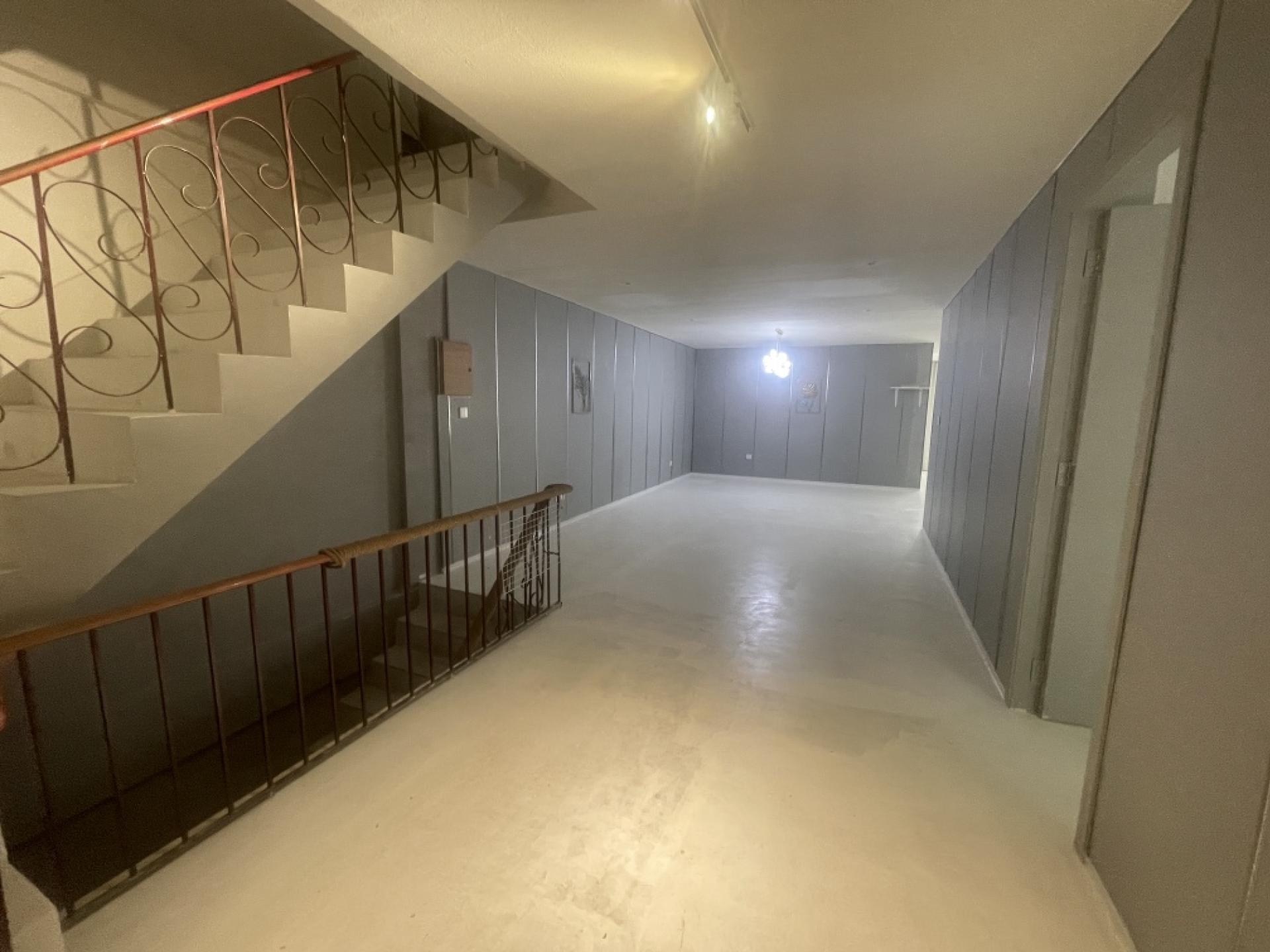 For SaleShop HouseSukhumvit, Asoke, Thonglor : Commercial building for sale Next to Sukhumvit Road
2 couples looking for 4 and a half floors, hit through near BTS Phra Khanong, good condition.