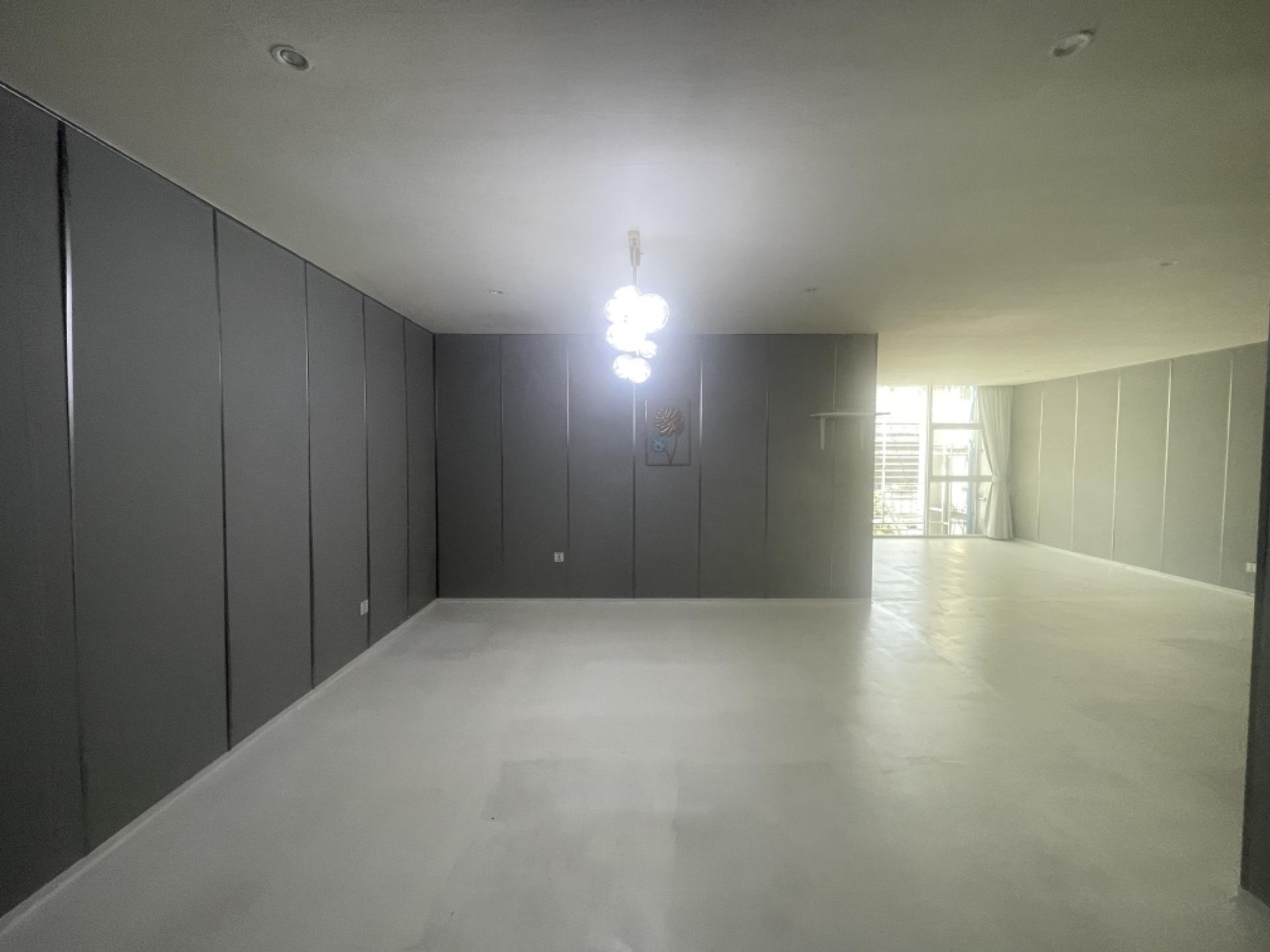For SaleShop HouseSukhumvit, Asoke, Thonglor : Commercial building for sale Next to Sukhumvit Road
2 couples looking for 4 and a half floors, hit through near BTS Phra Khanong, good condition.