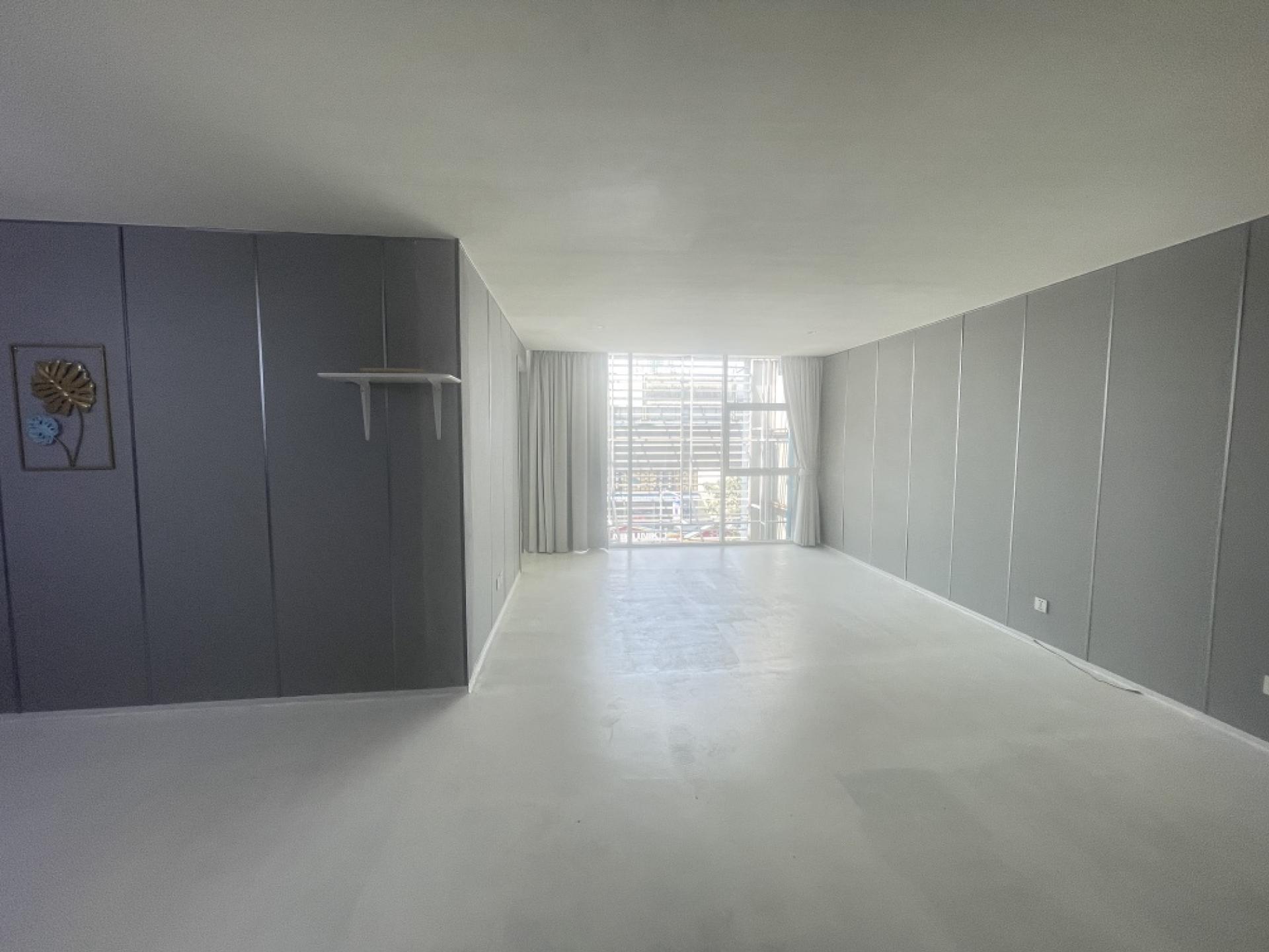 For SaleShop HouseSukhumvit, Asoke, Thonglor : Commercial building for sale Next to Sukhumvit Road
2 couples looking for 4 and a half floors, hit through near BTS Phra Khanong, good condition.