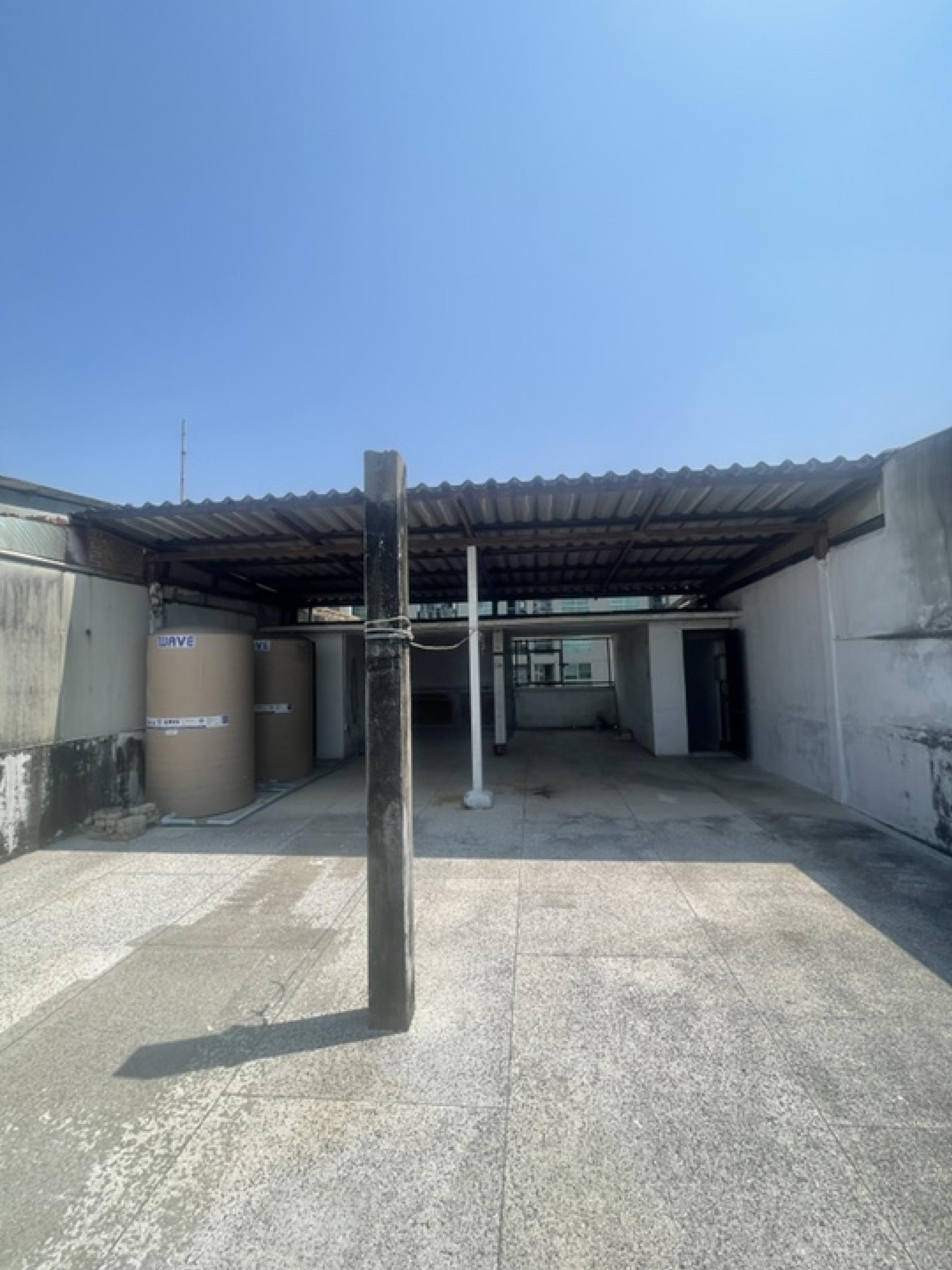 For SaleShop HouseSukhumvit, Asoke, Thonglor : Commercial building for sale Next to Sukhumvit Road
2 couples looking for 4 and a half floors, hit through near BTS Phra Khanong, good condition.