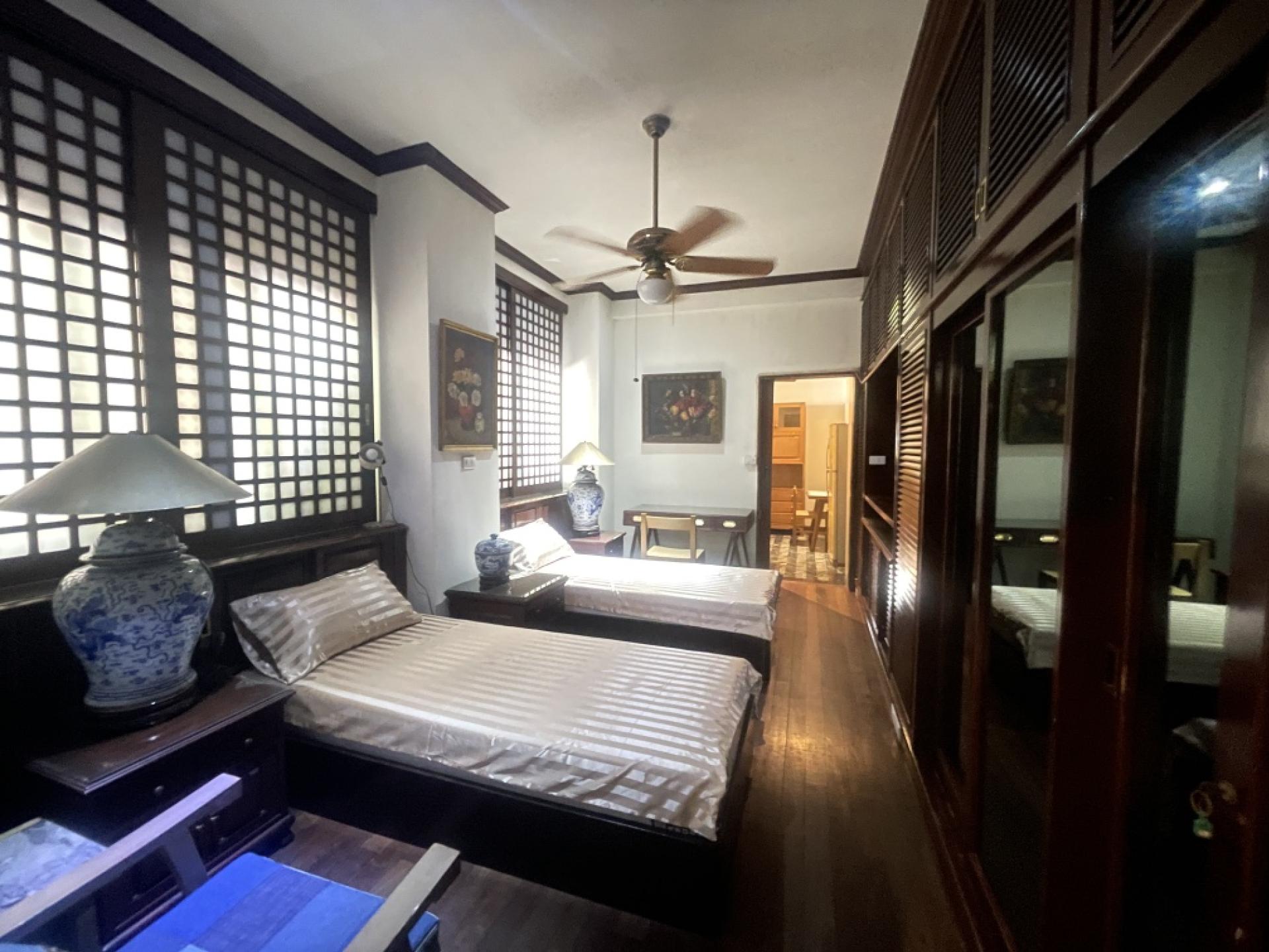 For RentCondoWitthayu, Chidlom, Langsuan, Ploenchit : Condo For Rent 30 sqm.  Ground floor
Twin beds 1baths Near BTS Chidlom 
MRT Ploenchit