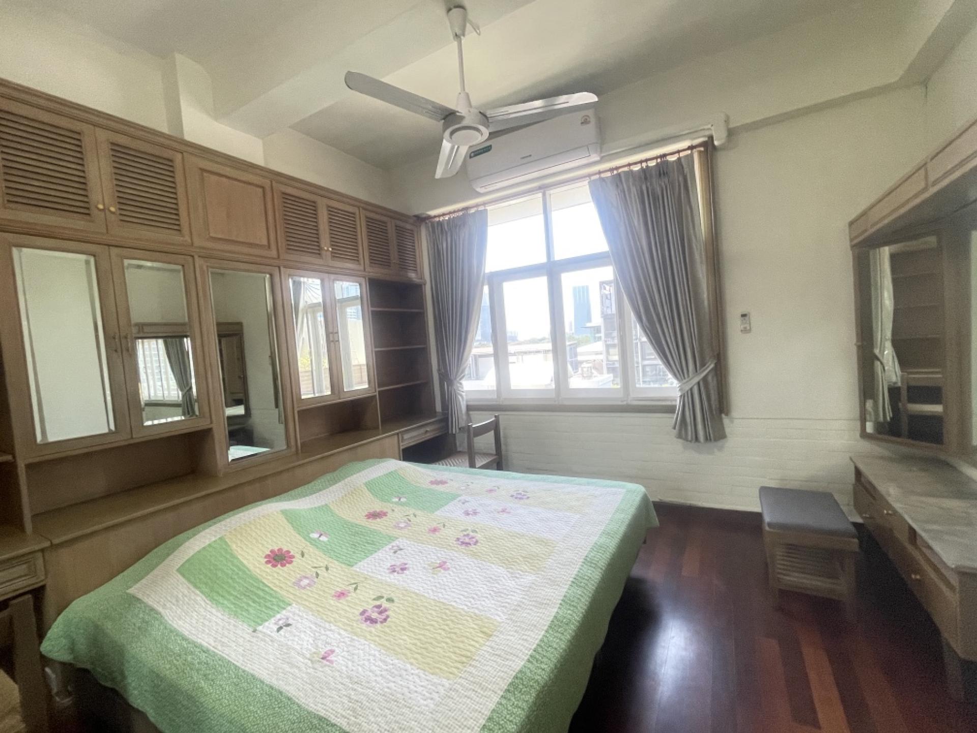For RentCondoWitthayu, Chidlom, Langsuan, Ploenchit : Condo for rent, Lang Suan location, 70 sq m., 1 bedroom, 1 bathroom, 7th floor, near BTS Chidlom, MRT Lumpini, good condition, ready to move in, pets friendly.