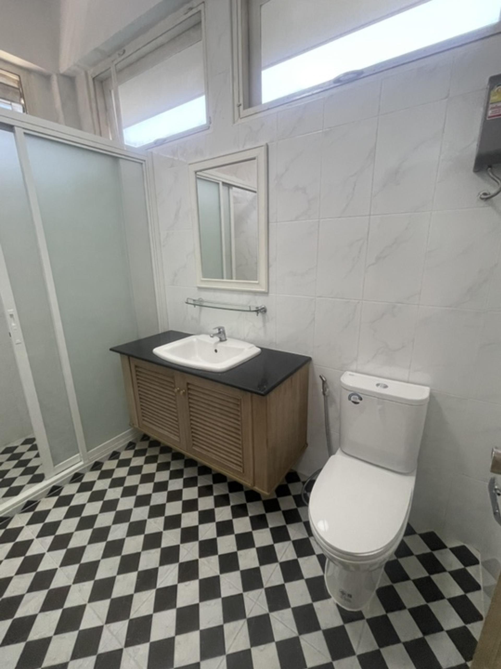 For RentCondoWitthayu, Chidlom, Langsuan, Ploenchit : Condo for rent, Lang Suan location, 70 sq m., 1 bedroom, 1 bathroom, 7th floor, near BTS Chidlom, MRT Lumpini, good condition, ready to move in, pets friendly.