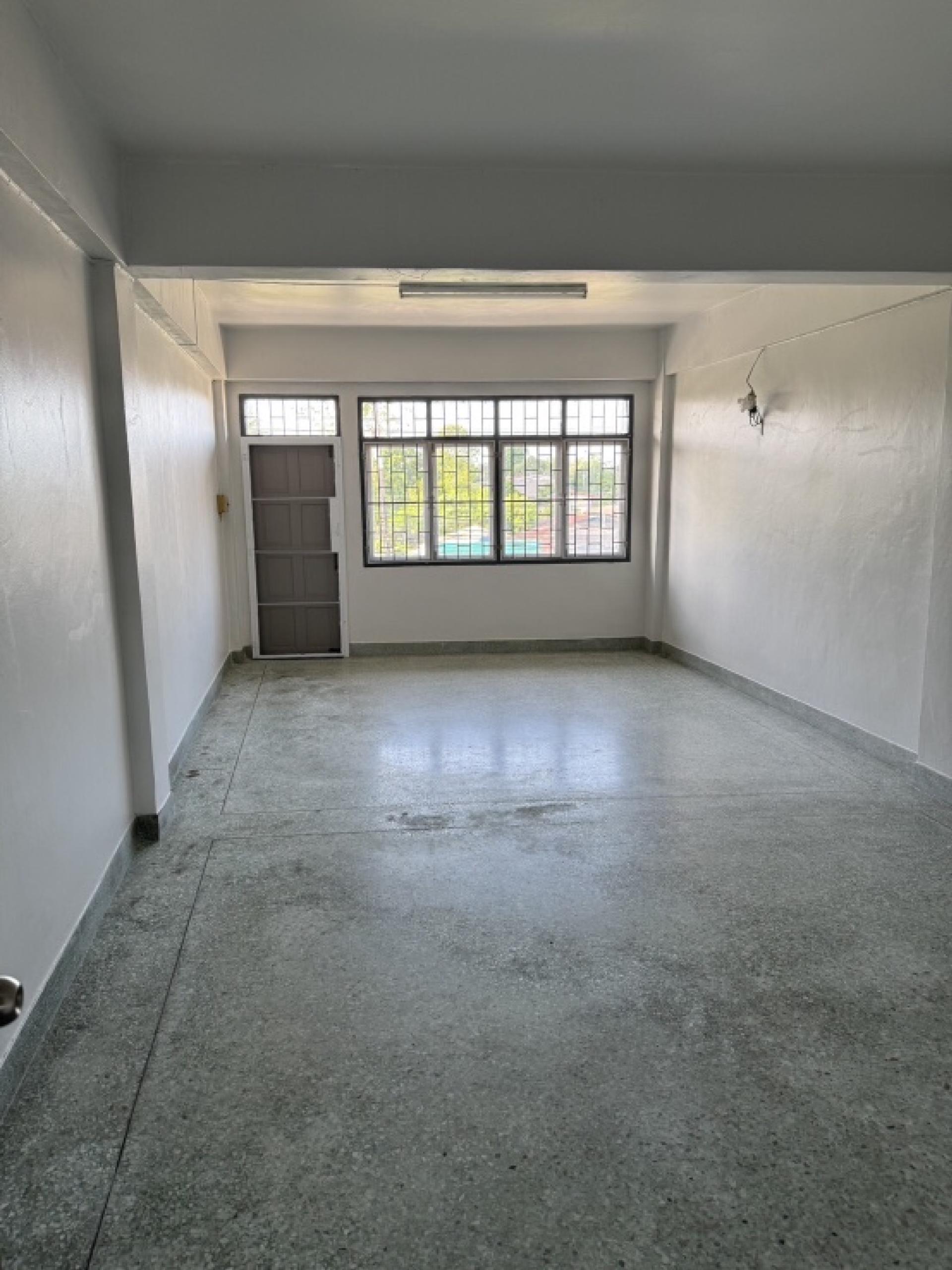 For RentHouseNakhon Si Thammarat : Shophouse for rent, 3 and a half floors, 3 bedrooms, 2 bathrooms, next to Inter Express Ligistic.