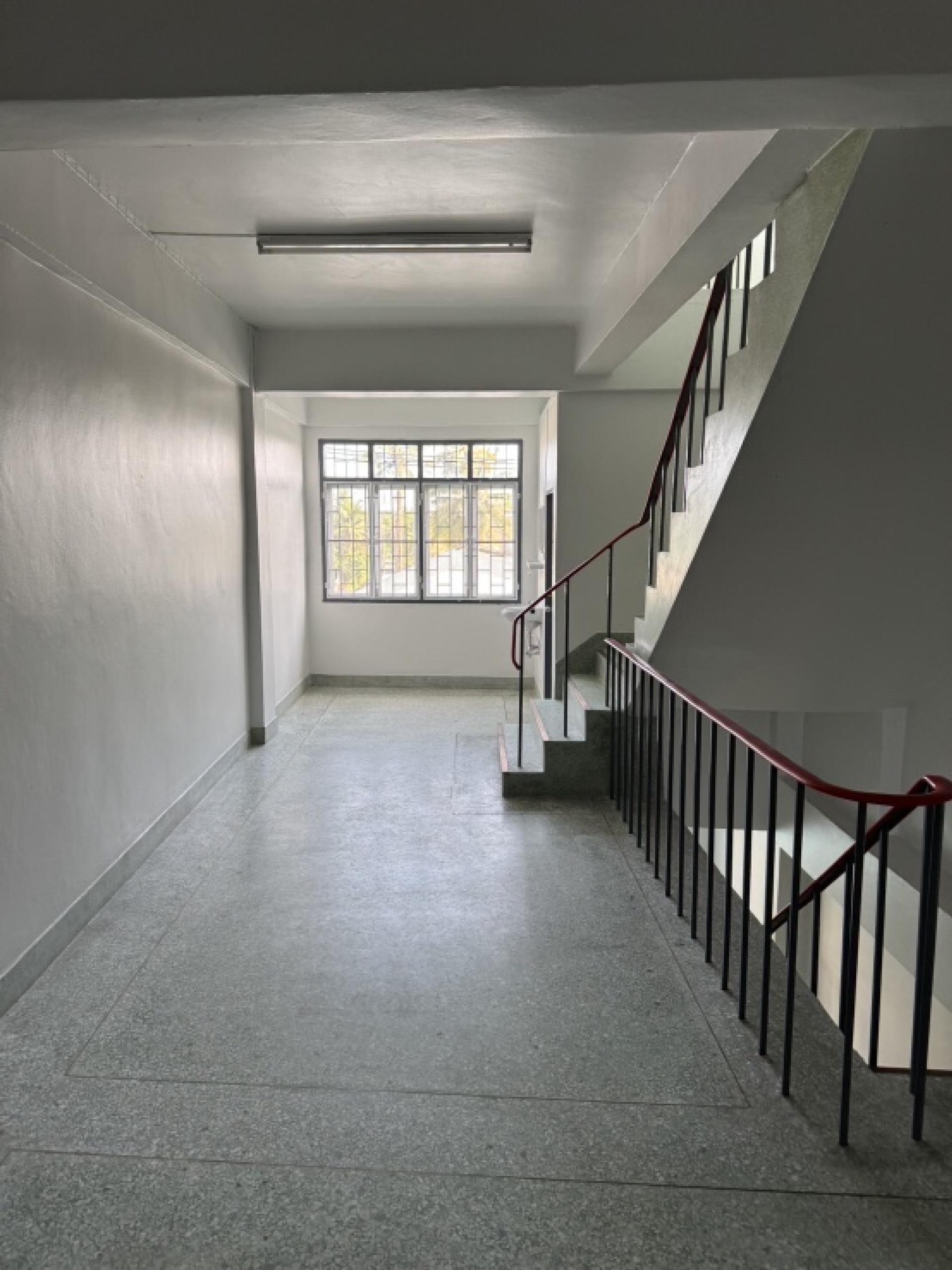 For RentHouseNakhon Si Thammarat : Shophouse for rent, 3 and a half floors, 3 bedrooms, 2 bathrooms, next to Inter Express Ligistic.