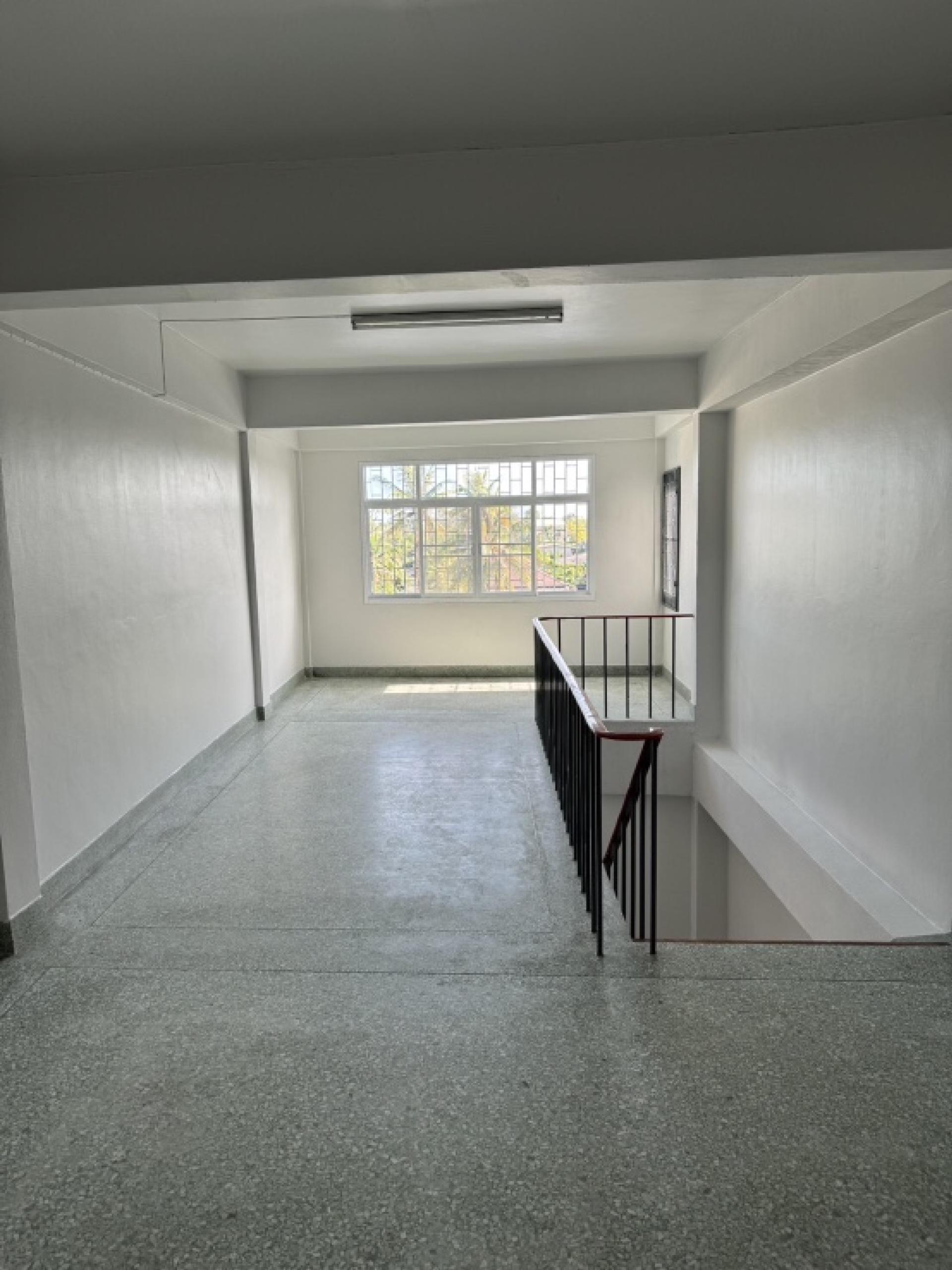 For RentHouseNakhon Si Thammarat : Shophouse for rent, 3 and a half floors, 3 bedrooms, 2 bathrooms, next to Inter Express Ligistic.