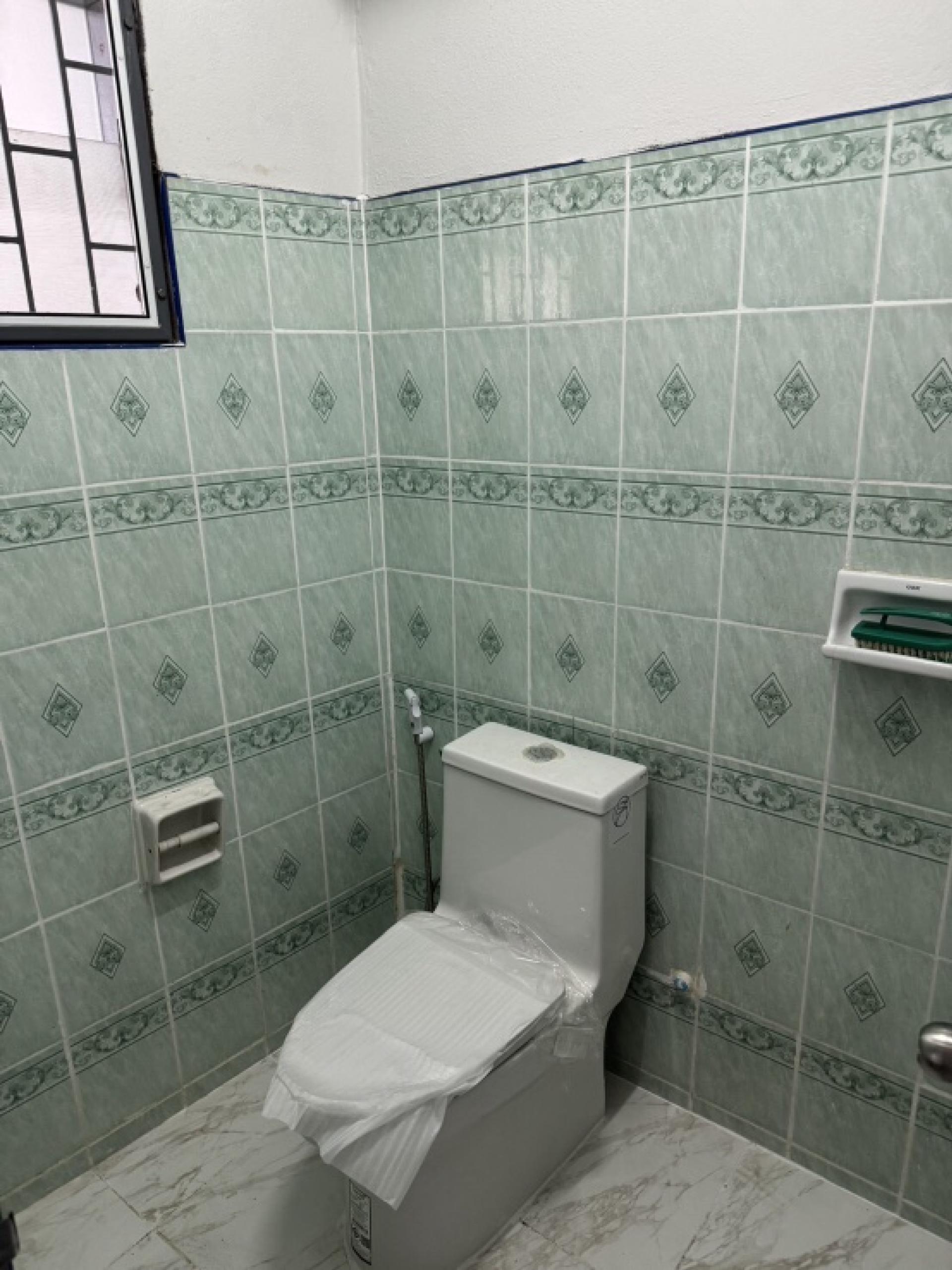 For RentHouseNakhon Si Thammarat : Shophouse for rent, 3 and a half floors, 3 bedrooms, 2 bathrooms, next to Inter Express Ligistic.