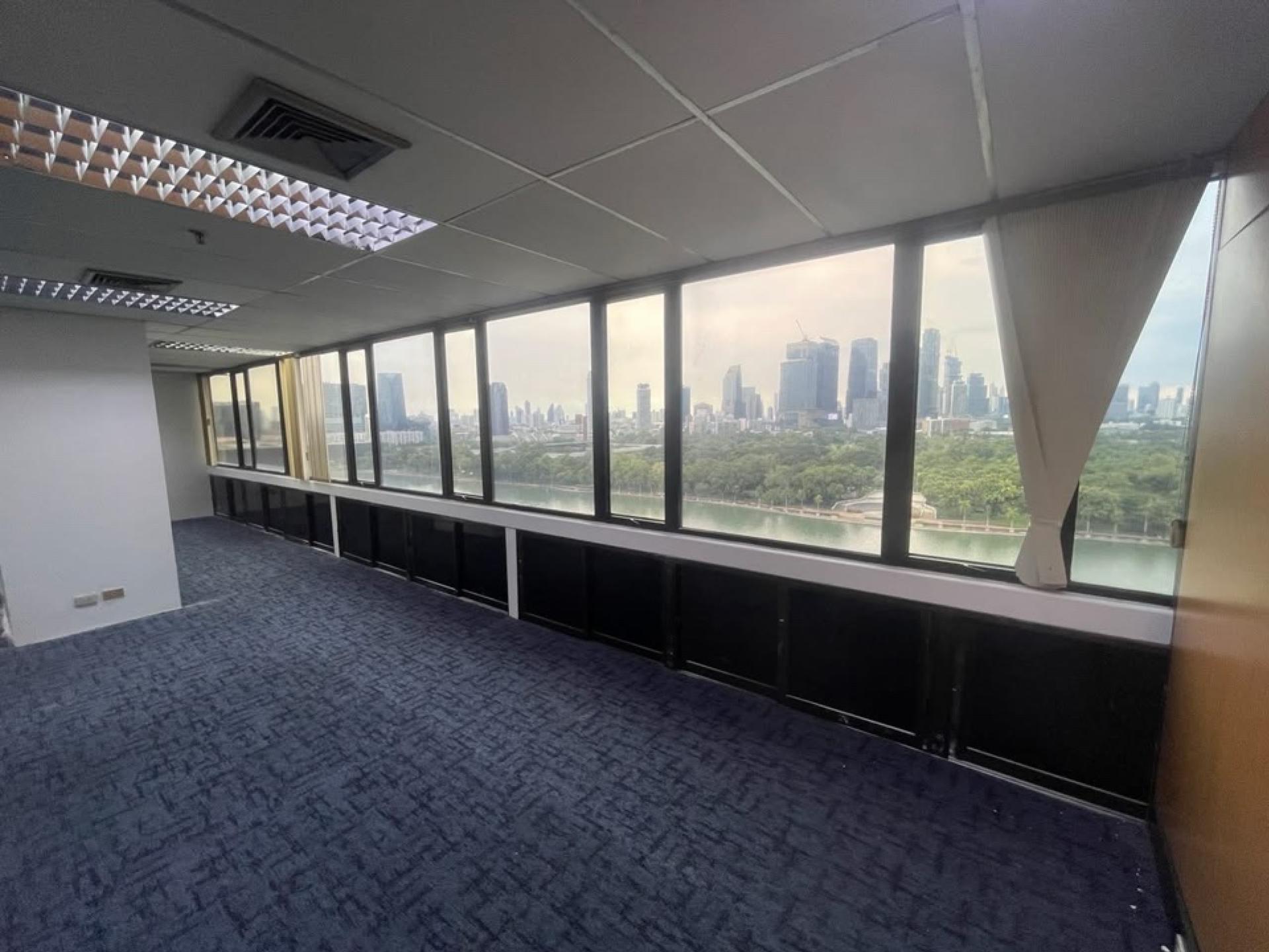 For RentOfficeSukhumvit, Asoke, Thonglor : Office for rent, 269 sq m., 14th floor. 
Area near BTS Asoke intersection, MRT Sukhumvit