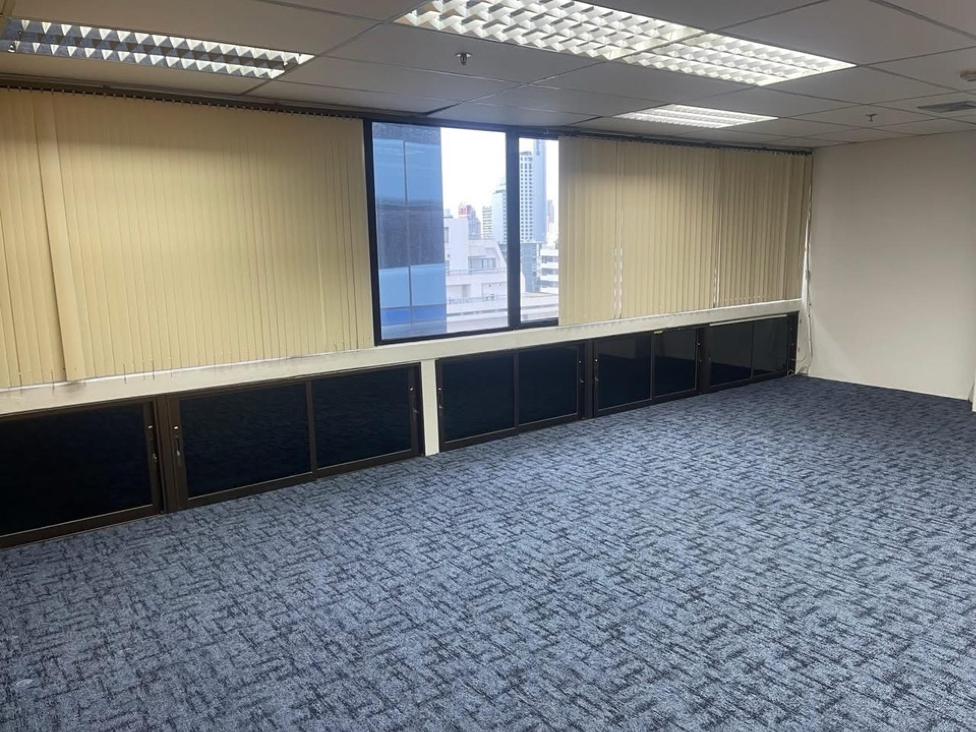 For RentOfficeSukhumvit, Asoke, Thonglor : Office for rent, 269 sq m., 14th floor. 
Area near BTS Asoke intersection, MRT Sukhumvit