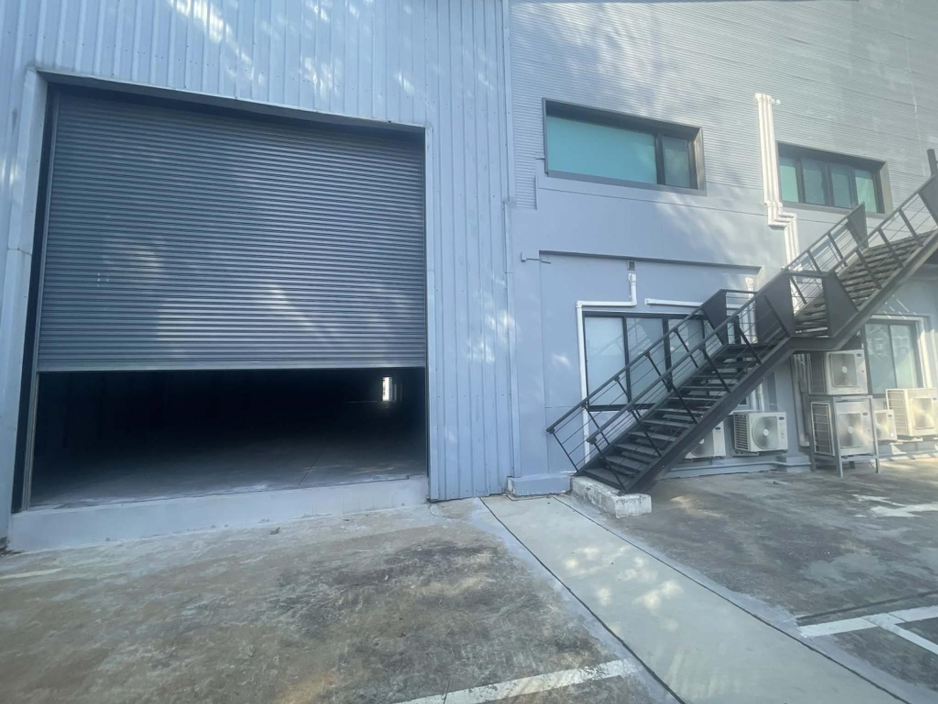 For RentWarehouseRama3 (Riverside),Satupadit : Warehouse on ground for rent, location Rama 3, 285 sqm.