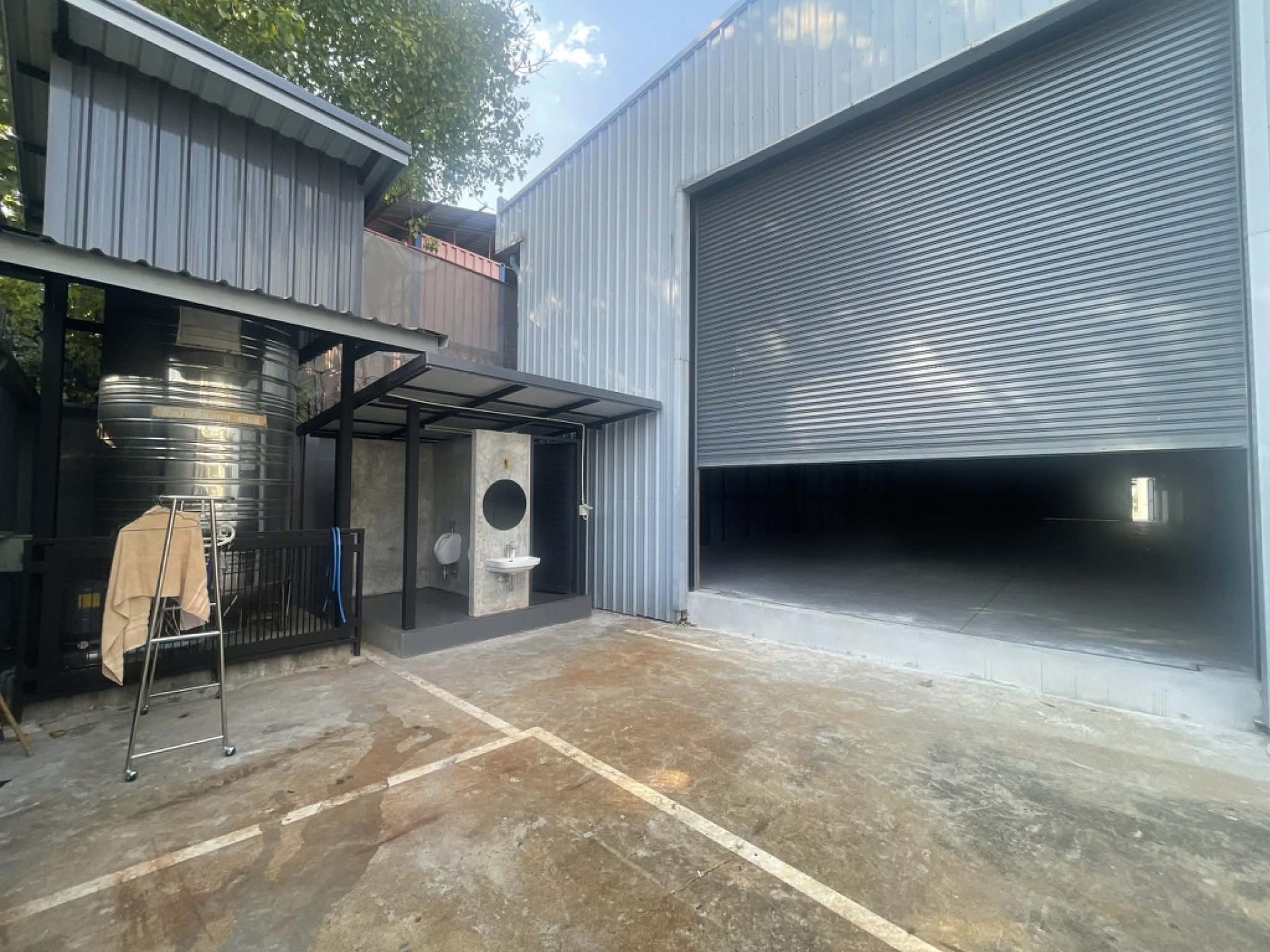 For RentWarehouseRama3 (Riverside),Satupadit : Warehouse on ground for rent, location Rama 3, 285 sqm.