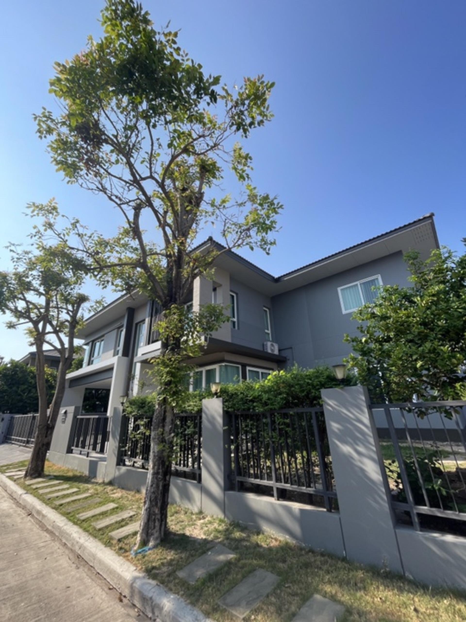 ขายบ้านบางนา แบริ่ง ลาซาล : ขายบ้านเดี่ยวหรู โครงการลัดดารมย์ บางนา