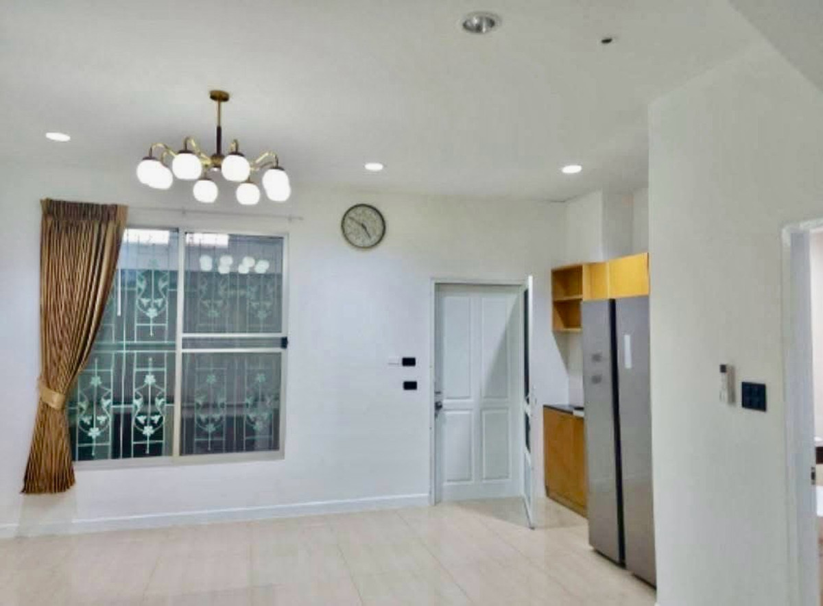 ให้เช่าทาวน์โฮมรัชดา ห้วยขวาง : หมู่บ้านกลางเมือง Grand de Paris ติดกับ รร.นานาชาติสิงคโปร์ SISB ประชาอุทิศ ห้วยขวาง บ้าน 3ชั้น  4 ห้องนอน 4ห้องน้ำ