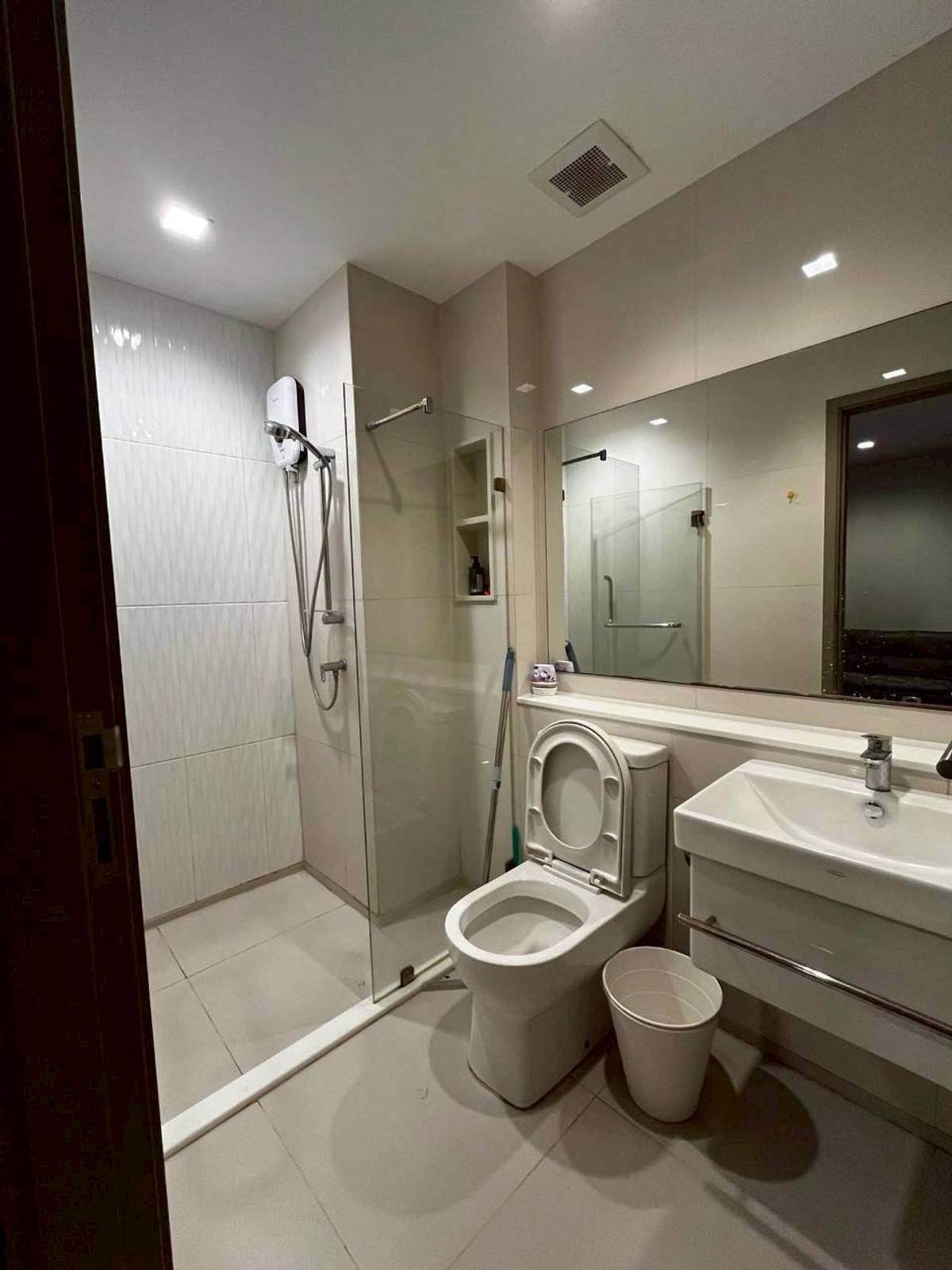 ให้เช่าคอนโดพระราม 9 เพชรบุรีตัดใหม่ RCA : ✅ LAK241 ✅ Line : @p2nproperty