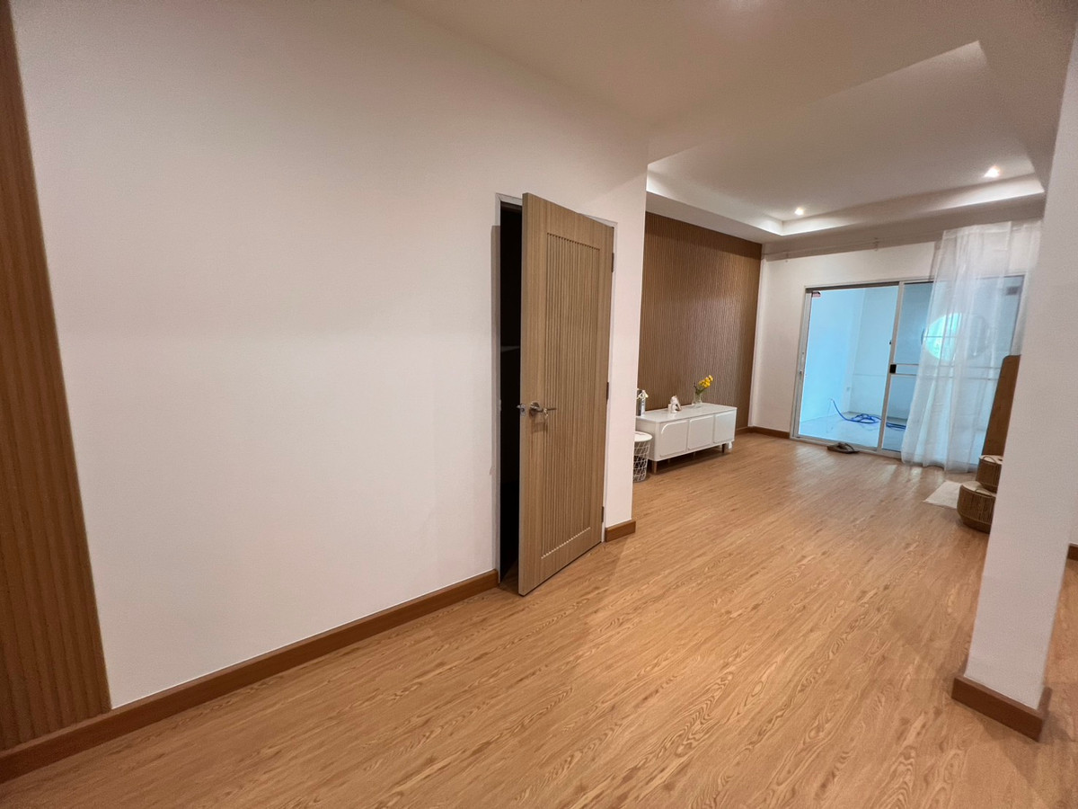 ขายทาวน์โฮมปิ่นเกล้า จรัญสนิทวงศ์ : ทาวน์โฮม 2 ชั้น 22.6 ตรว. รีโนเวทใหม่ พร้อมเฟอร์นิเจอร์ ถนนจรัญสนิทวงศ์ 35 ติดรถไฟฟ้า MRT