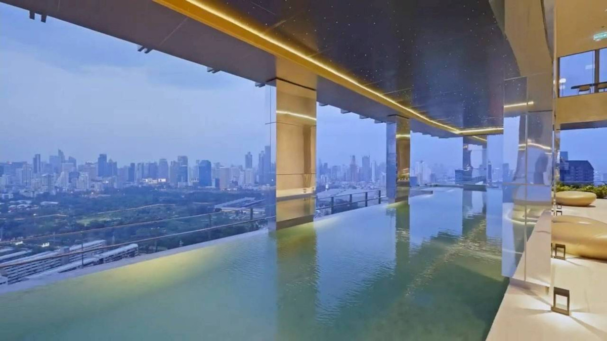 For RentCondoKhlongtoei, Kluaynamthai : Condo for rent, The Crown Residence (45 sq m.), 1 bedroom, 1 bathroom, Benjakitti Park view.