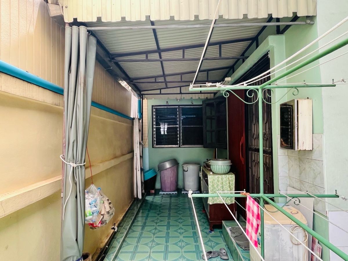 For SaleHouseRamkhamhaeng, Hua Mak : Single house for sale Soi Ramkhamhaeng 68 Near Lam Sali intersection, Ban Ma, Amway, Kittinivet BTS station.