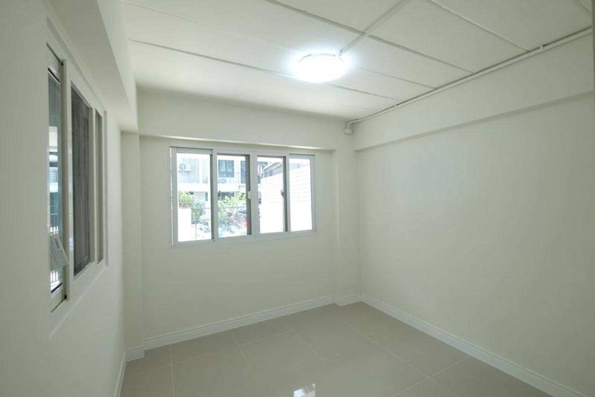 ขายทาวน์โฮมมีนบุรี-ร่มเกล้า : ทาวน์โฮม 3 ชั้น The Most สามวา-มีนบุรี ขนาด 18.6 ตารางวา 5 ห้องนอน รีโนเวทใหม่พร้อมอยู่ ถนนสามวา แขวงบางชัน เขตคลองสามวา กรุงเทพมหานคร