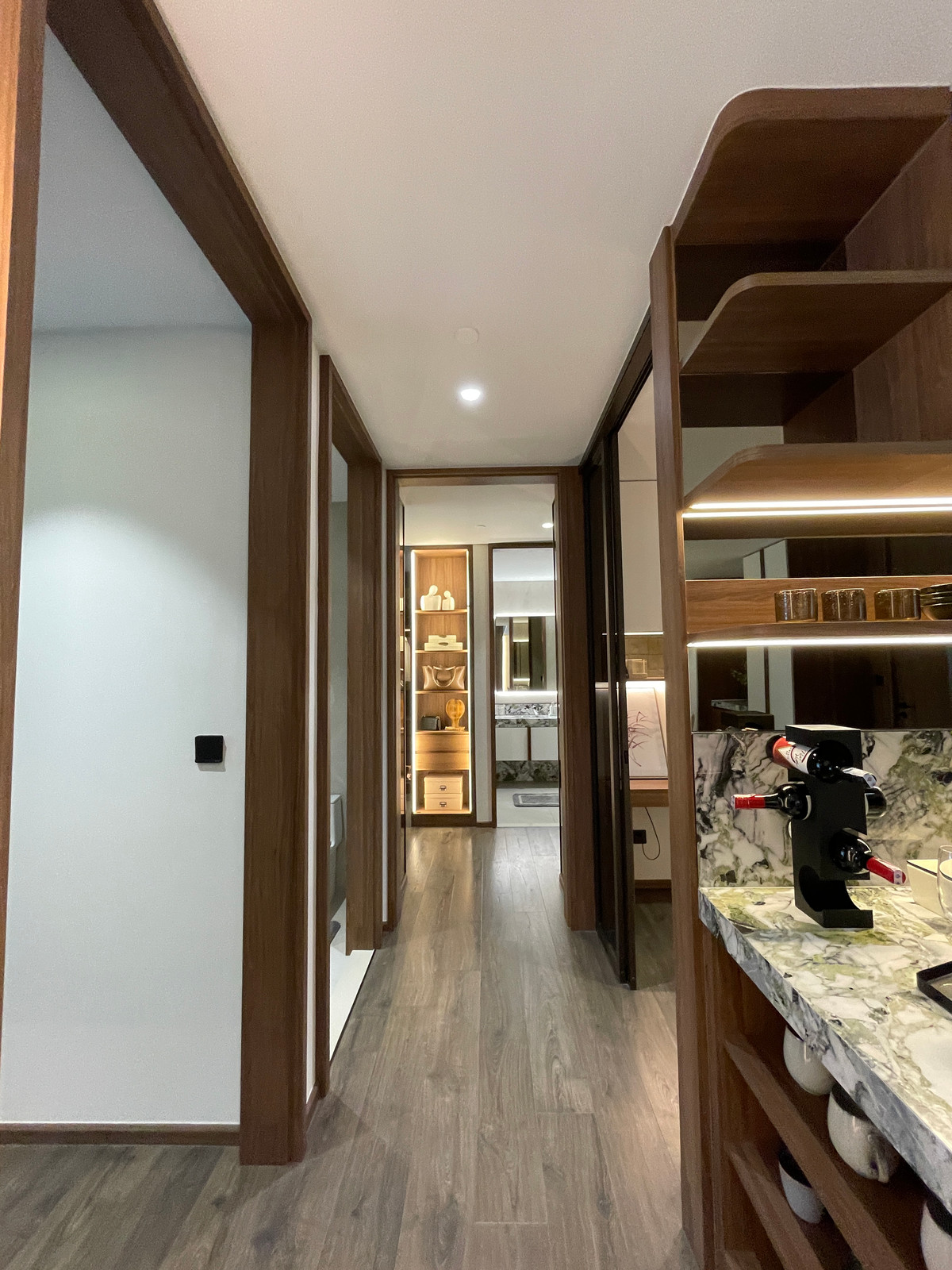 For SaleCondoSilom, Saladaeng, Bangrak : Rare unit for sale 🌳 THE ULTIMATE PARK VIEW | Rare Unit @ROMM CONVENT 🌳2 bedrooms, 2 bathrooms, usable area size 118.15 square meters on the 26th floor that offers a view of the lush Park View in the heart of Bangkok. On the highest potential location, Co