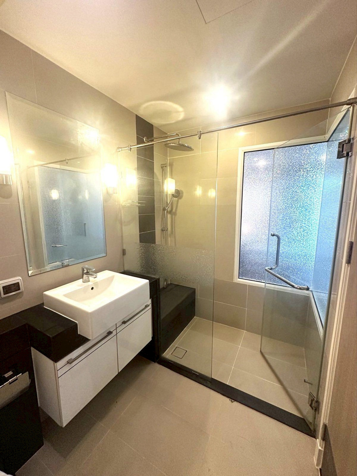 For RentCondoRama9, Petchburi, RCA : 💎 GT16245 | Condo Supalai Premier @ Asoke, convenient travel, near MRT, there is a shuttle, fully furnished, ready to move in.