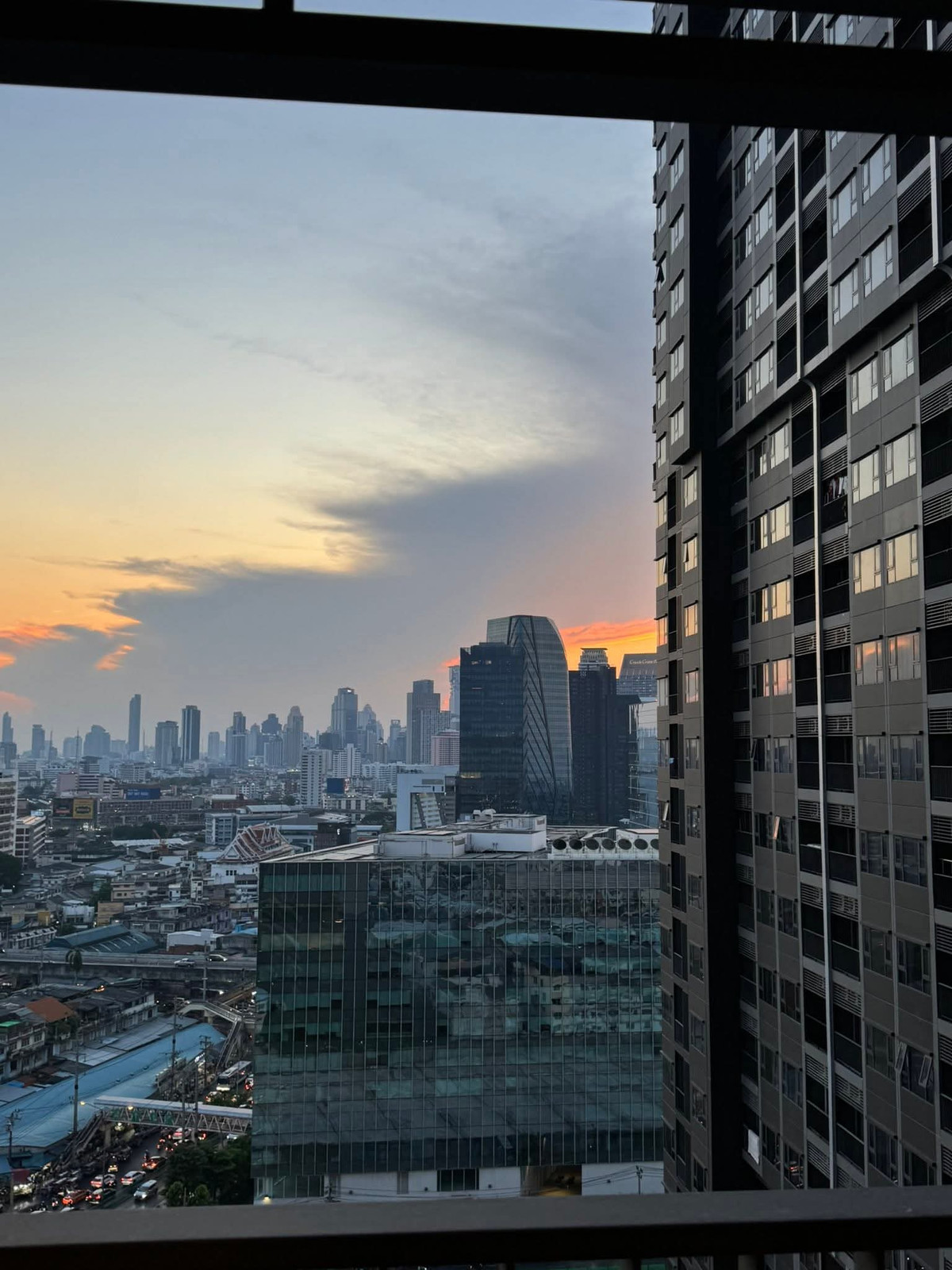 ให้เช่าคอนโดคลองเตย กล้วยน้ำไท : 💥CP-10555💥ว่าง ให้ เช่า ไลฟ์ พระราม 4 - อโศก👉แอดไลน์ @luxeliving 