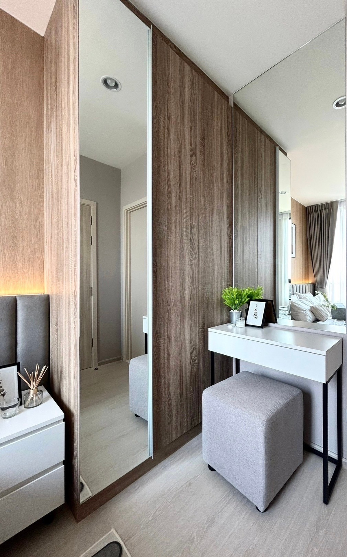 For RentCondoPinklao, Charansanitwong : Condo for rent, New Noble Fai Chai, beautiful room exactly as described, next to MRT Fai Chai.