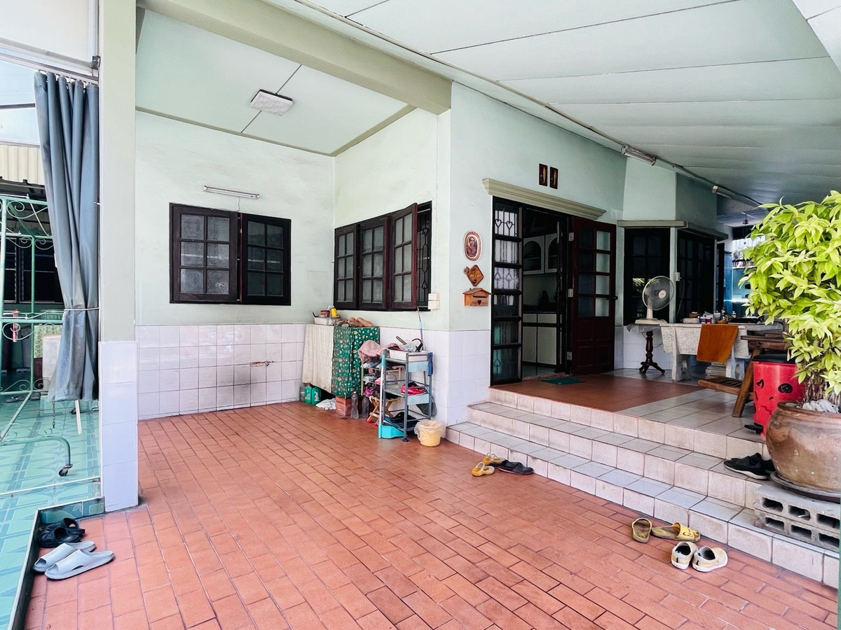 For SaleHouseRamkhamhaeng, Hua Mak : Single house for sale Soi Ramkhamhaeng 68 Near Lam Sali intersection, Ban Ma, Amway, Kittinivet BTS station.