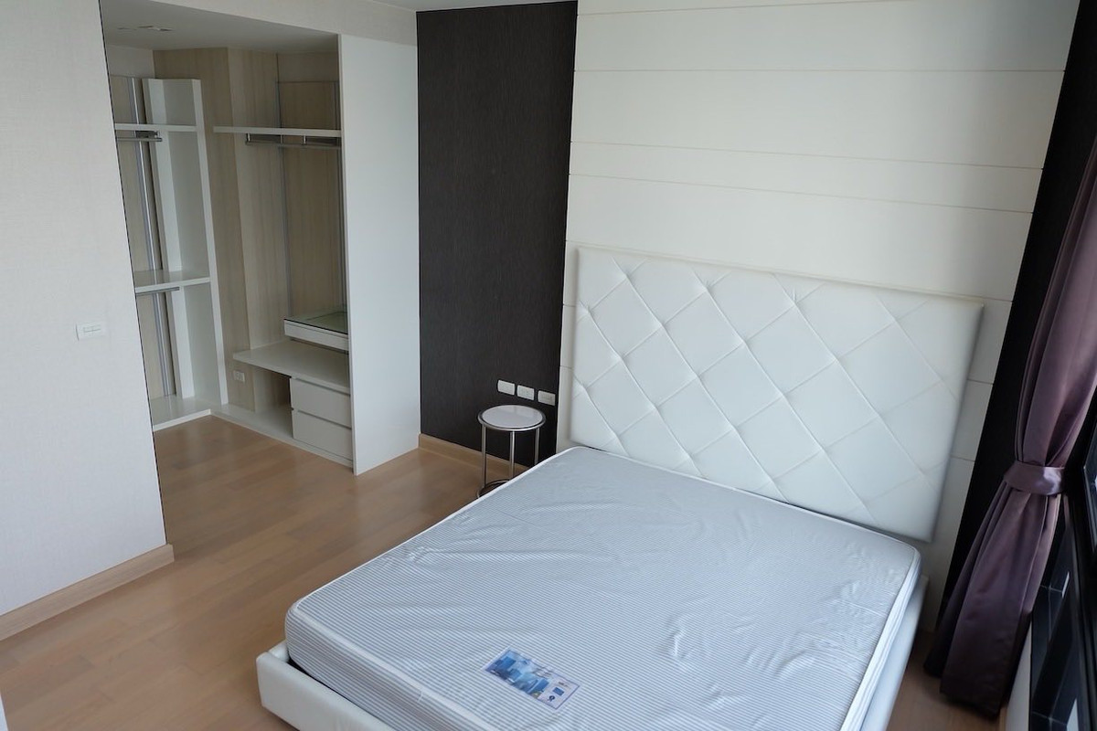 For RentCondoWongwianyai, Charoennakor : For rent: Urbano Absolute Sathon-Taksin, High-End Duplex Penthouse room, high floor, panoramic view, Sathorn.