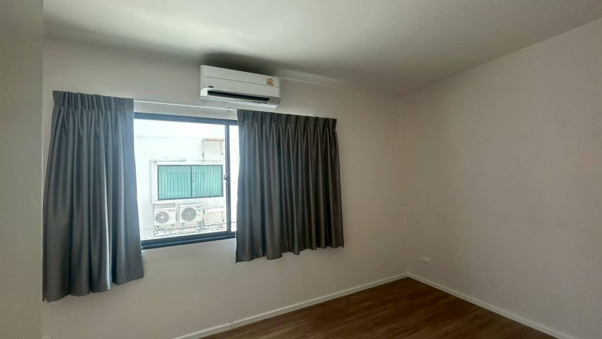 ให้เช่าทาวน์โฮมนวมินทร์ รามอินทรา : ให้เช่าทาวน์โฮม บ้านกลางเมือง รามอินทรา เฟอร์ครบ ใกล้รถไฟฟ้า MRT คู้บอน และแฟชั่นไอซ์แลนด์