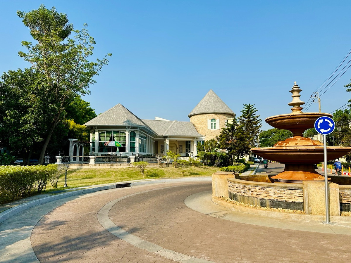 ให้เช่าทาวน์โฮมลาดพร้าว101 แฮปปี้แลนด์ : ให้เช่าทาวน์โฮม บ้านกลางเมืองนวมินทร์ 42 หลังมุมแต่งใหม่สวยมาก เฟอร์ครบพร้อมอยู่