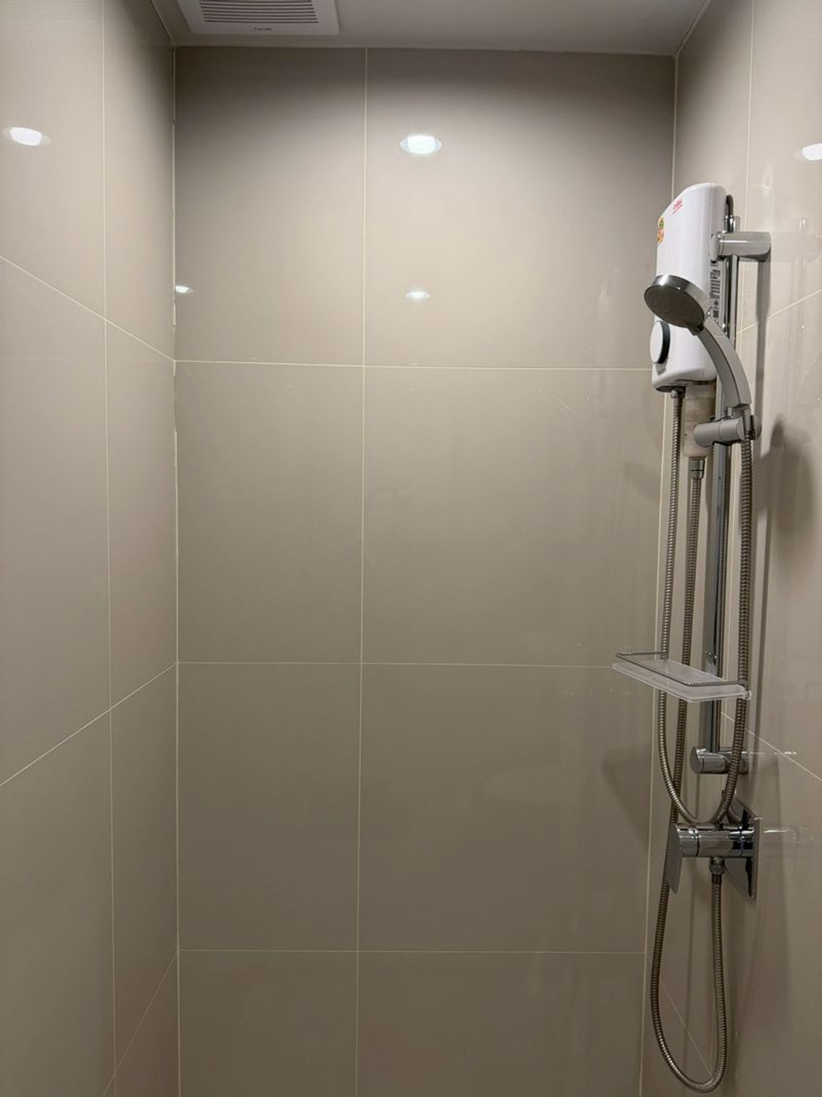 For RentCondoBangna, Bearing, Lasalle : Room for rent, 1 bedroom, 28 sq m, ready to move in, good location in Bangna area, walk 20 steps to Mega Bangna mall, NUE Mega Plus Bangna, New Mega Plus Bangna, new room, fully furnished.