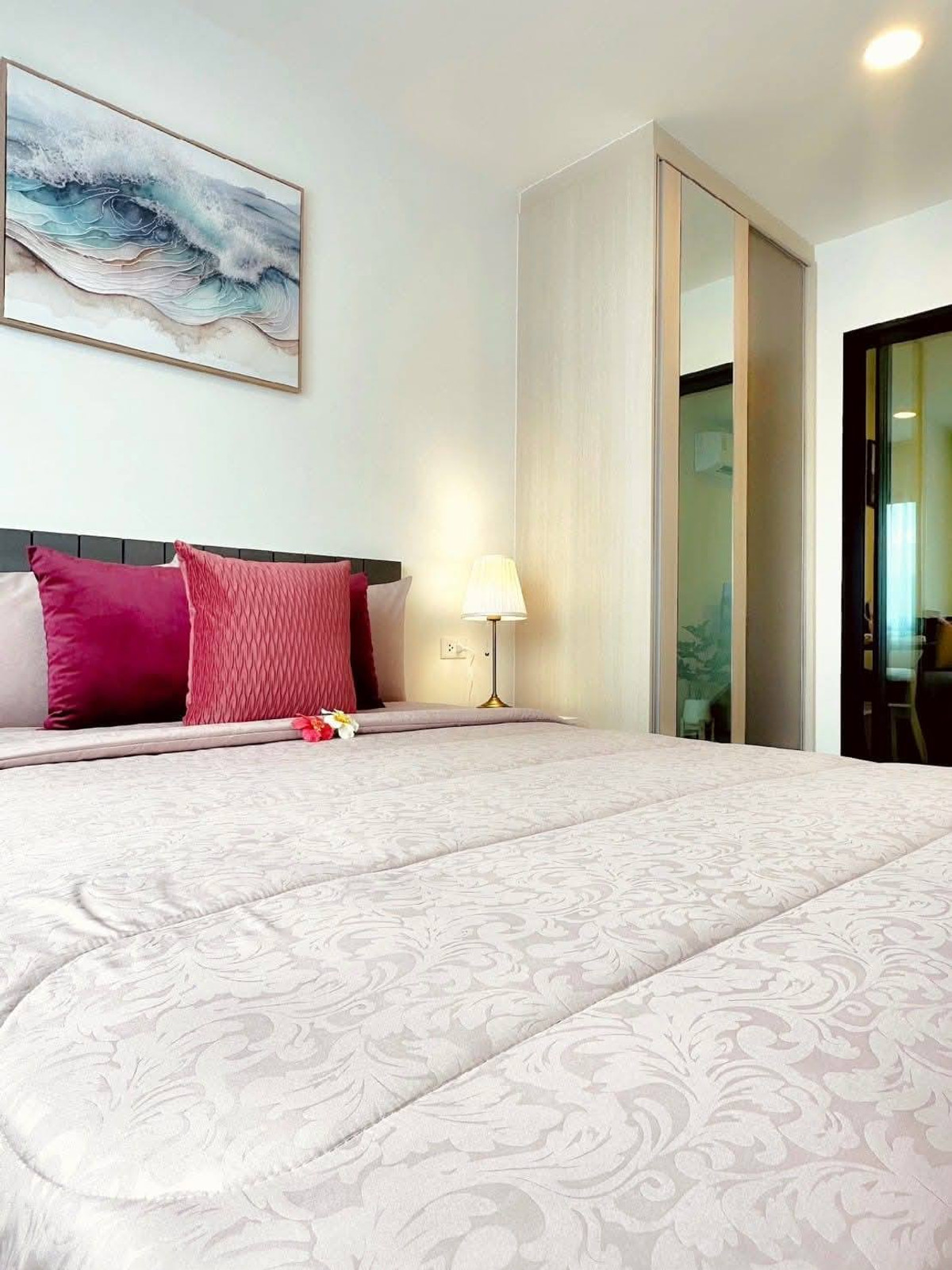 ให้เช่าคอนโดโชคชัย4 ลาดพร้าว71 : #E384 🎉060469 ให้เช่าคอนโด Chewathai Hallmark Ladprao - Chokchai 4 Phase 2