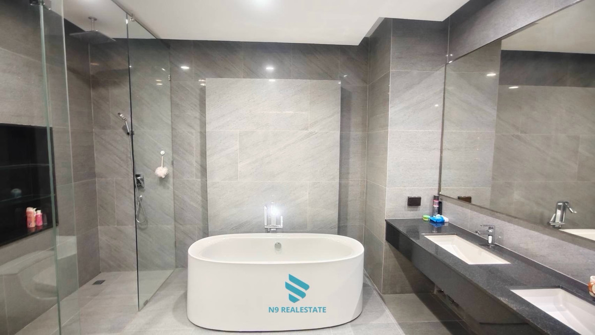 ขายบ้านเลียบทางด่วนรามอินทรา : (ขาดทุน10ล้าน) The glamor บ้าน+สระว่ายน้ำแต่งสวยเฟอร์ครบ พร้อมอยู่ ห่างเอกมัย 10 นาที 