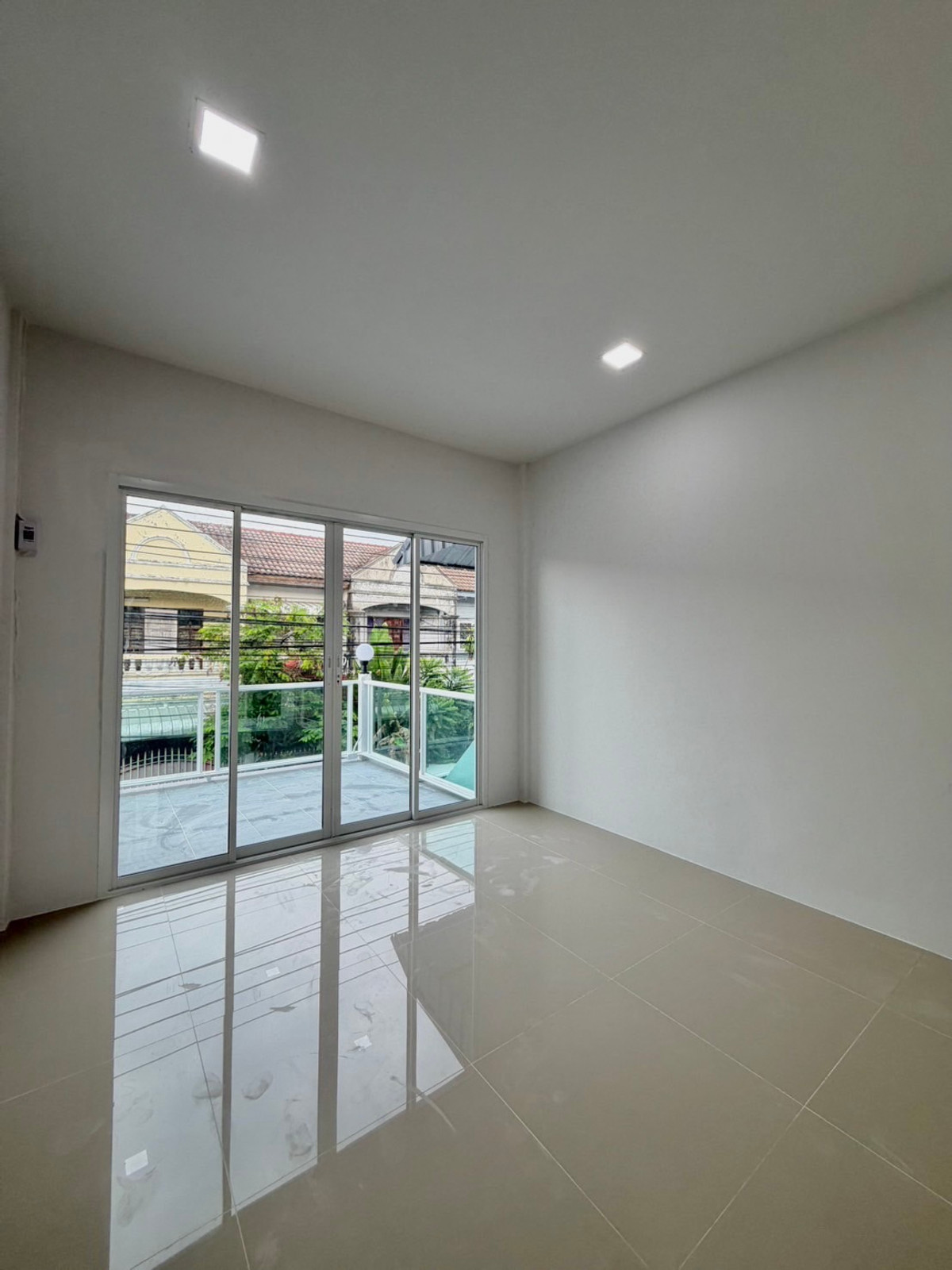 For SaleTownhomeRattanathibet, Sanambinna : Townhouse for sale in Kittiyarak, Sanambinnam, 18 sq m, newly decorated, has a balcony, no flooding, free transfer.