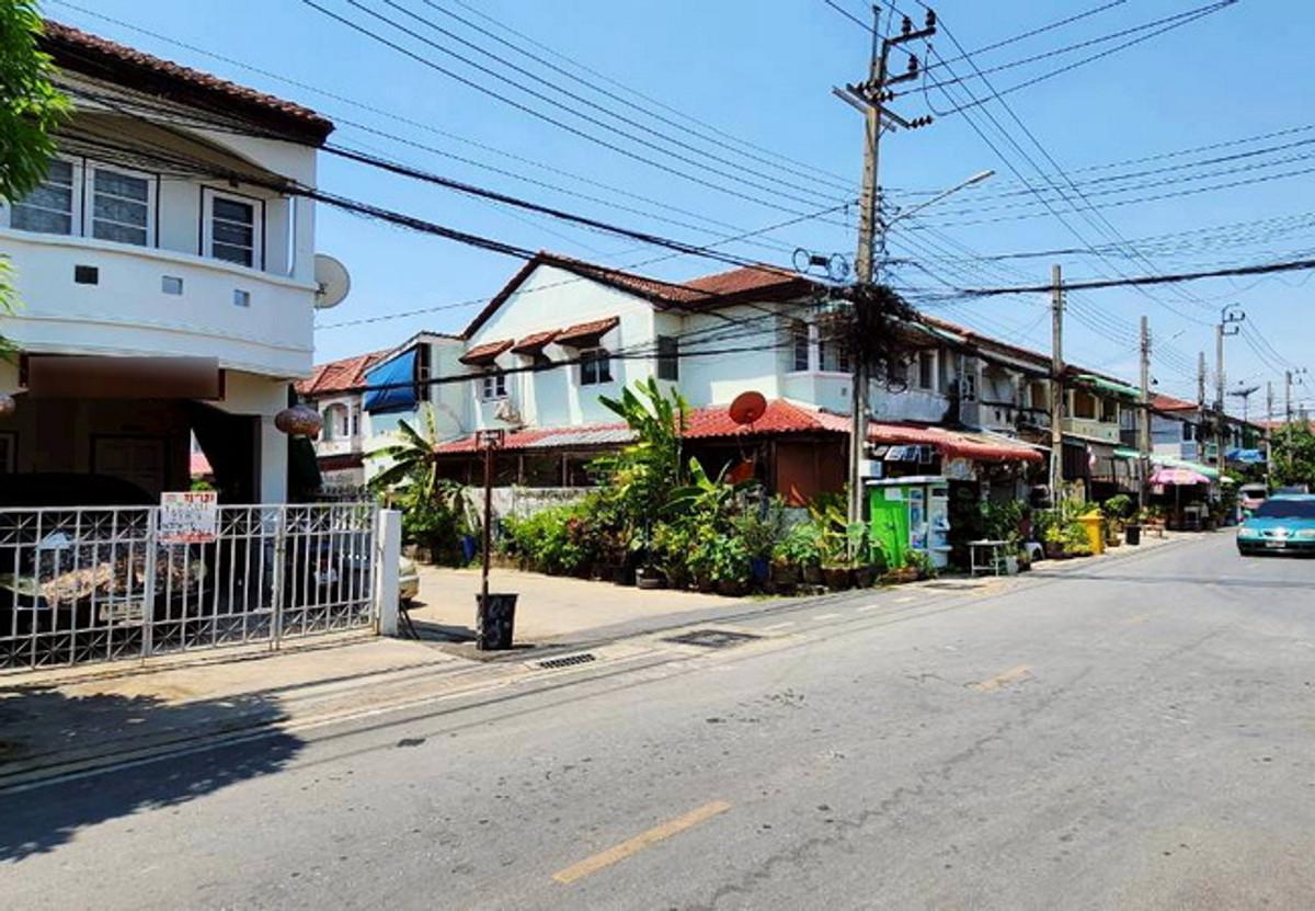 ขายทาวน์โฮมแจ้งวัฒนะ เมืองทอง : ขายทาวน์เฮ้าส์ หมู่บ้านเปี่ยมสุข ปากเกร็ด ซอยวัดกู้ เนื้อที่ 28.8 ตร.ว. 2 ชั้น 2 นอน 2 น้ำ ราคาต่อรองได้