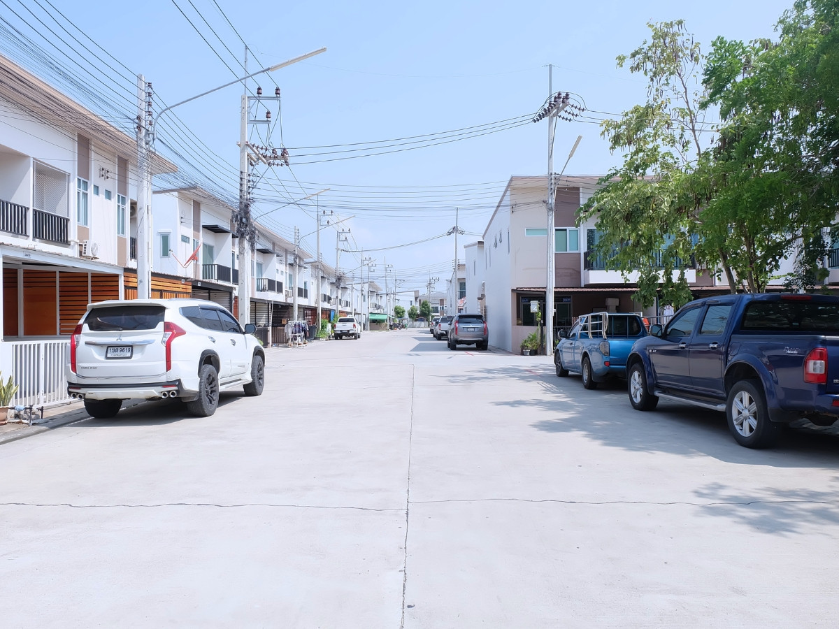 For SaleTownhomePathum Thani,Rangsit, Thammasat : 95486 - Townhome for sale, Laem Chabang-Rong Pho. #House for sale in Laem Chabang #Rongpo house for sale