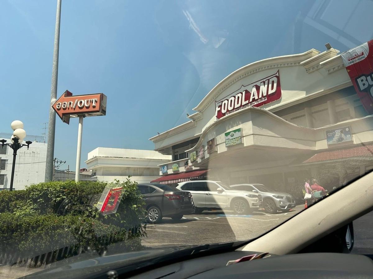 ให้เช่าทาวน์โฮมลาดพร้าว101 แฮปปี้แลนด์ : ให้เช่าบ้านใกล้รถไฟฟ้า บ้านเช่าลาดพร้าว บ้านเช่าราคาถูก 2นอน 2น้ำ 2ห้องอเนกประสงค์ เหมาะทำเป็นออฟฟิศ หรืออยู่อาศัยครอบครัวเล็กๆ รับสัตว์เลี้ยง