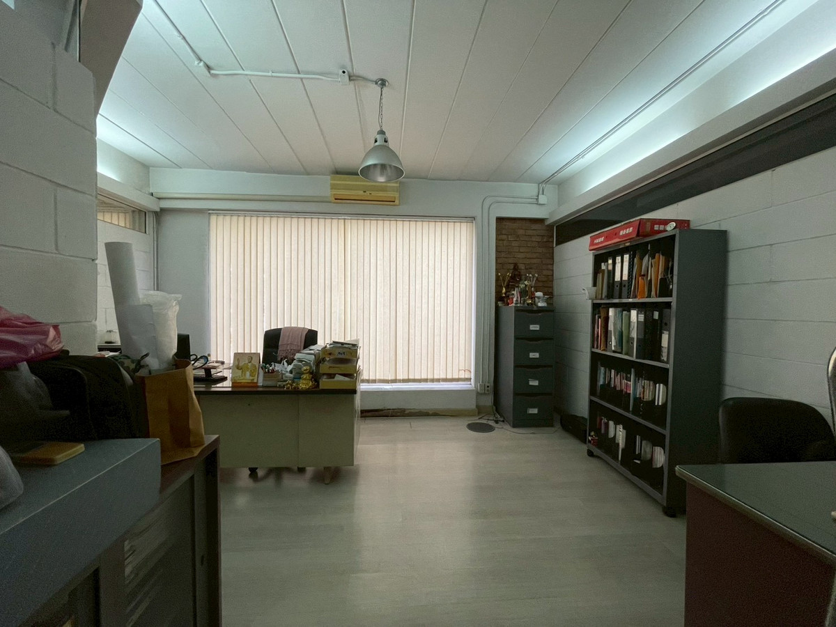 ให้เช่าอาคารพาณิชย์พัฒนาการ ศรีนครินทร์ : ให้เช่าอาคารพาณิชย์ 2 คูหา ตึกมุม ริมถนนพัฒนาการ ใกล้ซอยพัฒนาการ 30 (ซอยหมู่บ้านปัญญา)  อาคารพาณิชย์ขนาดใหญ่ เหมาะสำหรับทำสำนักงาน คลินิก สถาบันการศึกษา โชว์รูม หรือธุรกิจหลากหลายประเภท ทำเลติดถนนใหญ่ เดินทางสะดวก